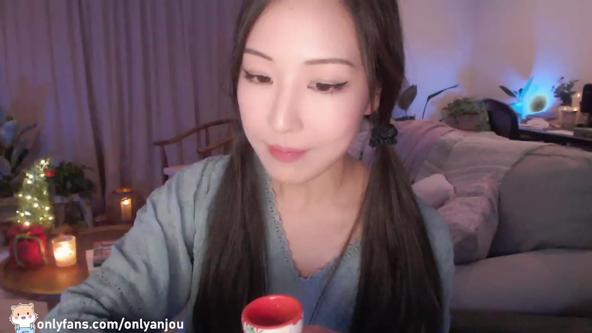 Gallery image thumbnail from HamtaroQueen's myfreecams stream on, 12/11/2022, 05:16 image 12 of 20