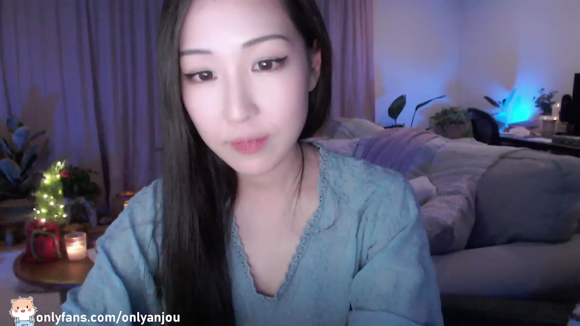 Gallery image thumbnail from HamtaroQueen's myfreecams stream on, 12/11/2022, 08:17 image 10 of 20