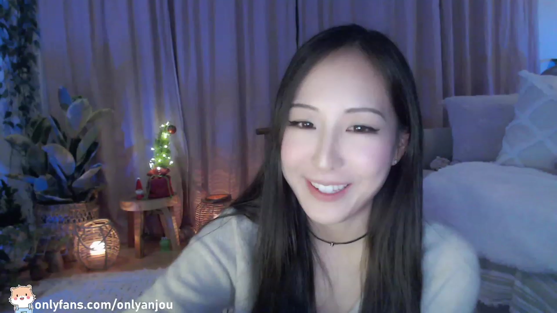 Gallery image thumbnail from HamtaroQueen's myfreecams stream on, 12/18/2022, 06:01 image 5 of 20