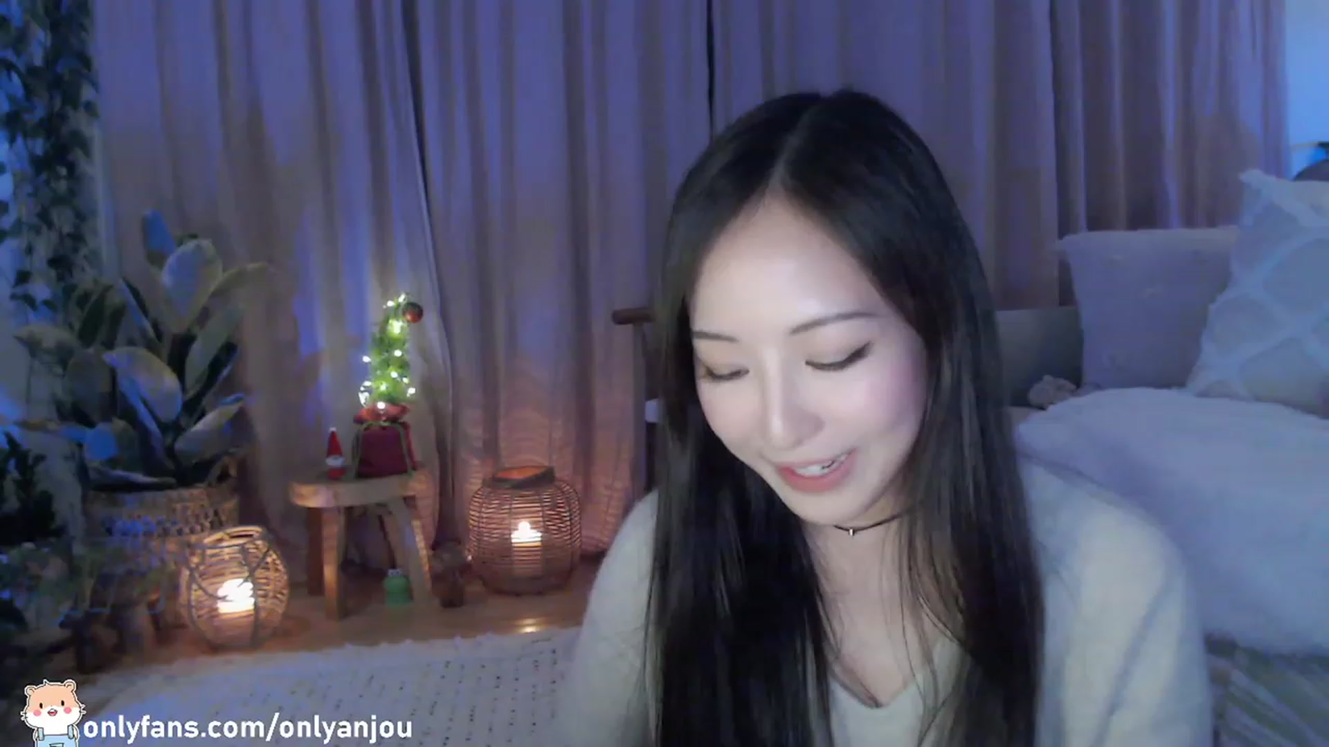 Gallery image thumbnail from HamtaroQueen's myfreecams stream on, 12/18/2022, 06:01 image 4 of 20