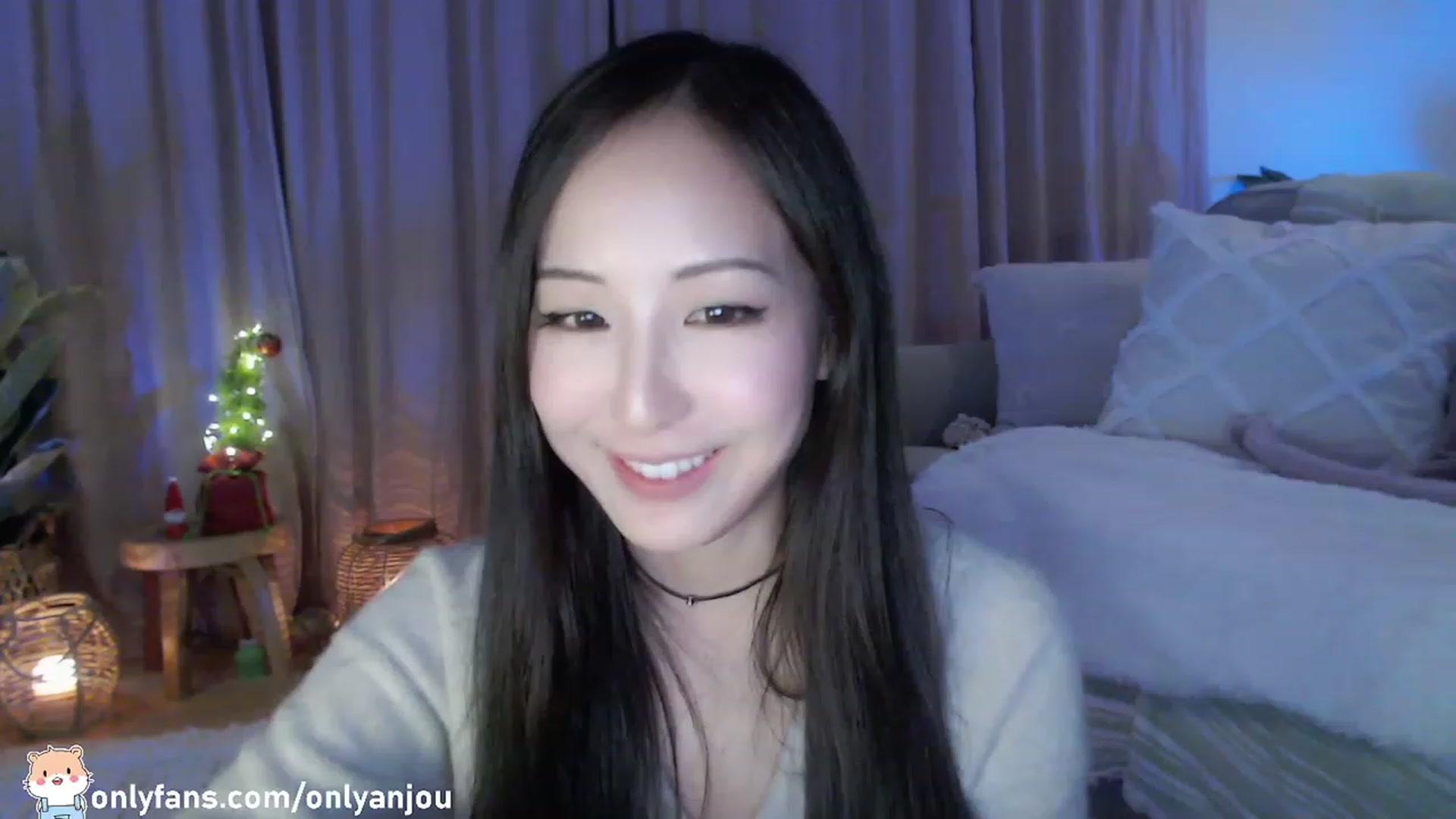 Gallery image thumbnail from HamtaroQueen's myfreecams stream on, 12/18/2022, 06:01 image 15 of 20