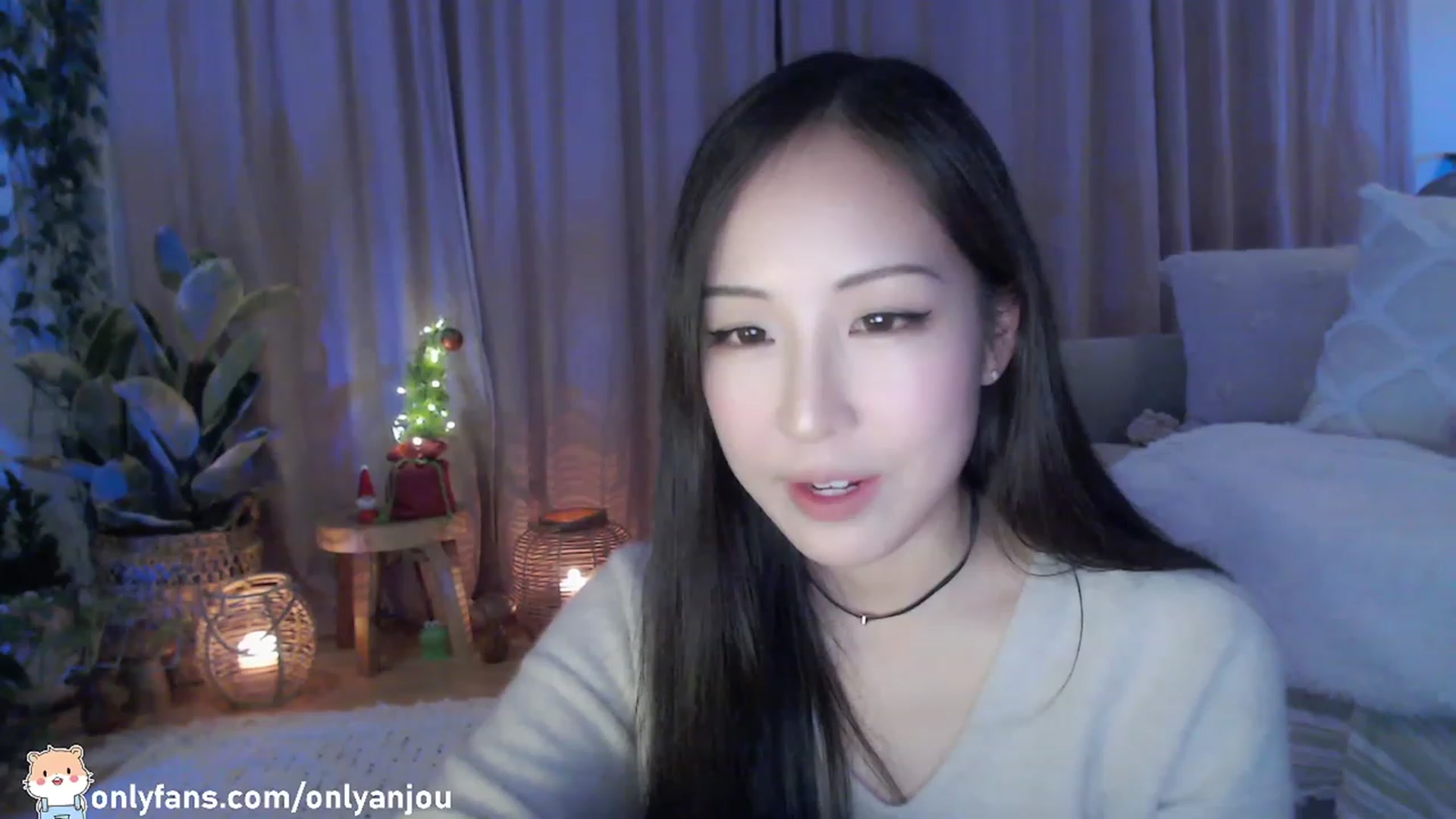 Gallery image thumbnail from HamtaroQueen's myfreecams stream on, 12/18/2022, 06:01 image 3 of 20