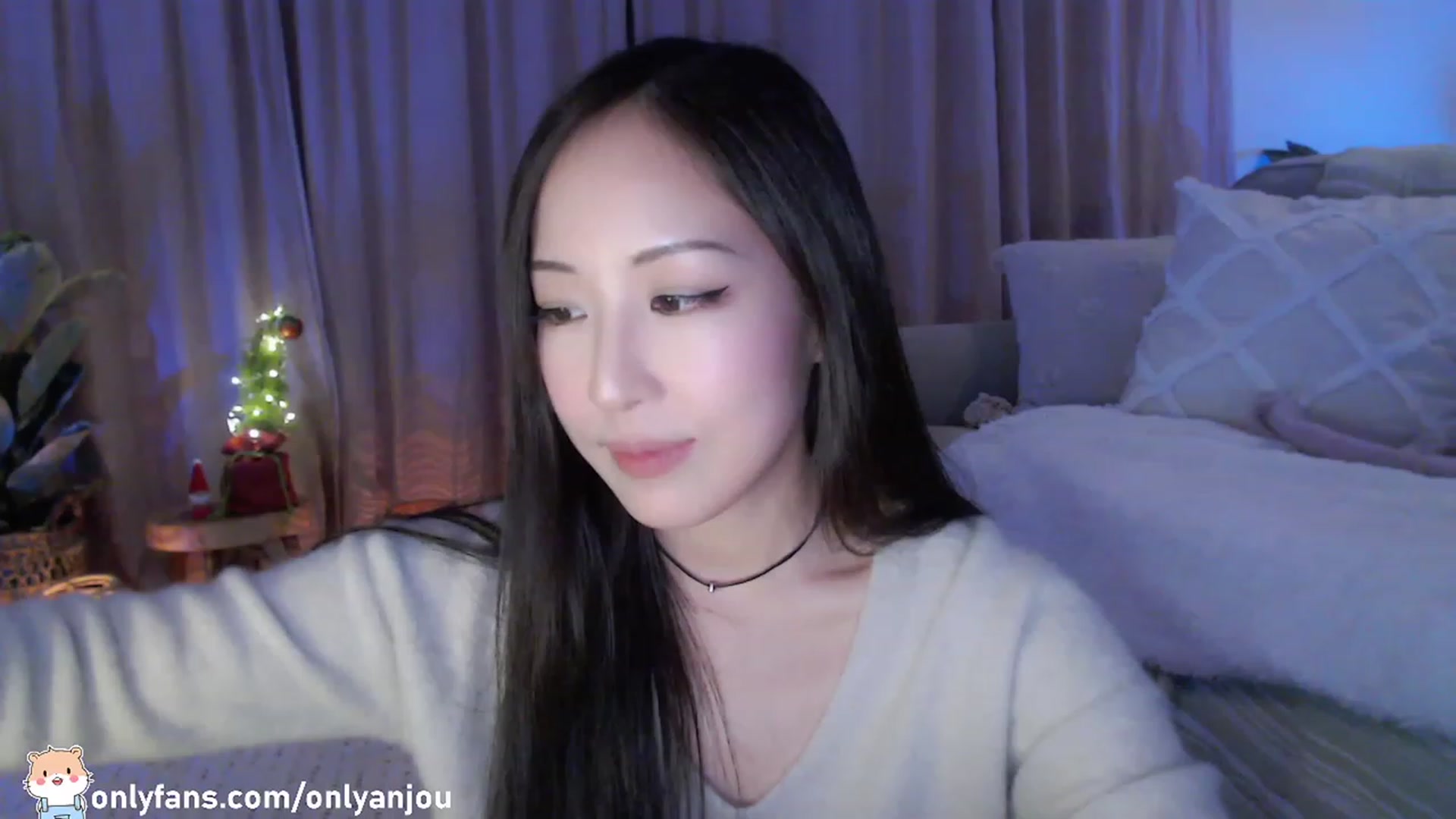 Gallery image thumbnail from HamtaroQueen's myfreecams stream on, 12/18/2022, 06:01 image 16 of 20