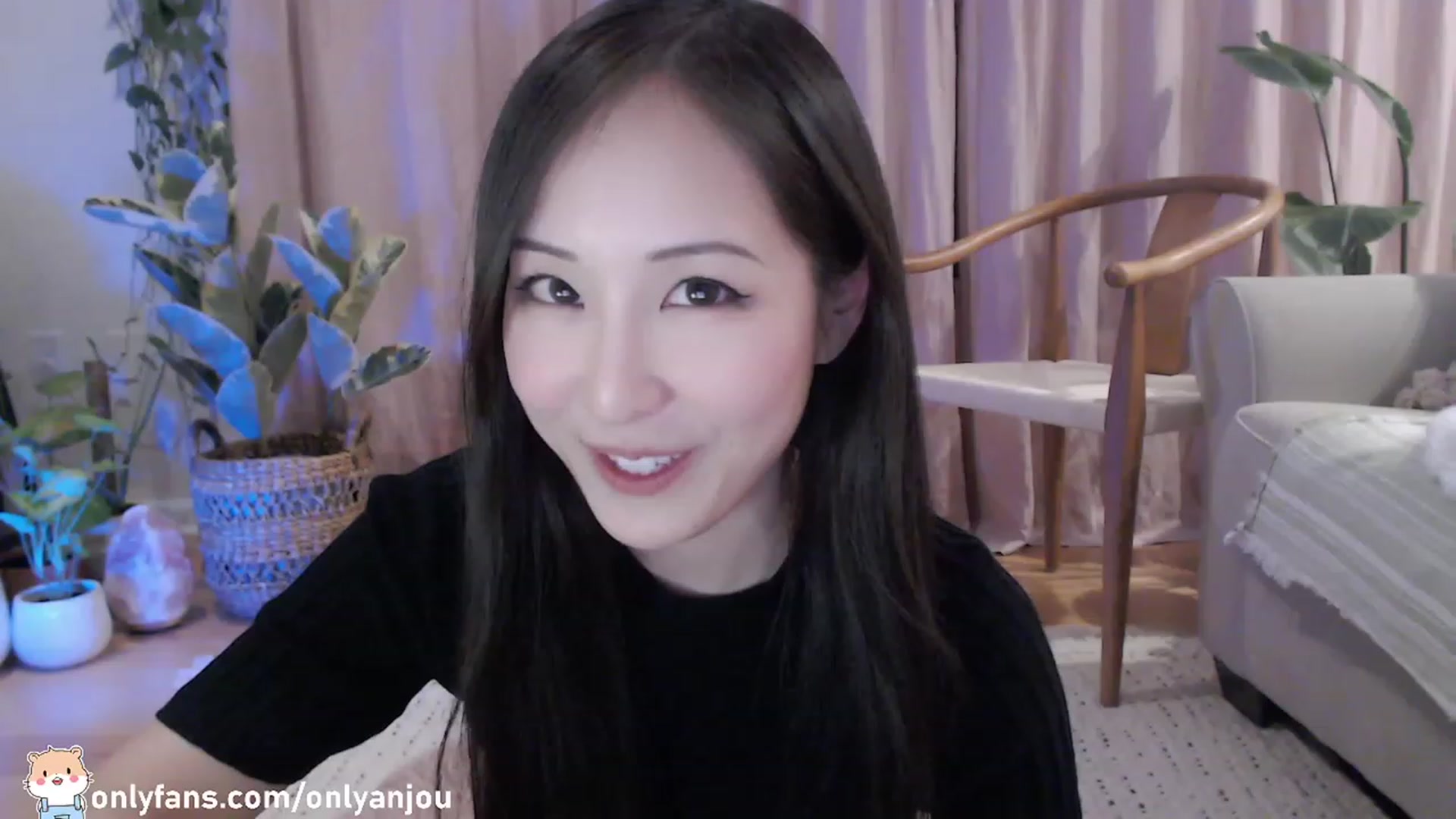 Gallery image thumbnail from HamtaroQueen's myfreecams stream on, 03/12/2023, 07:26 image 7 of 20