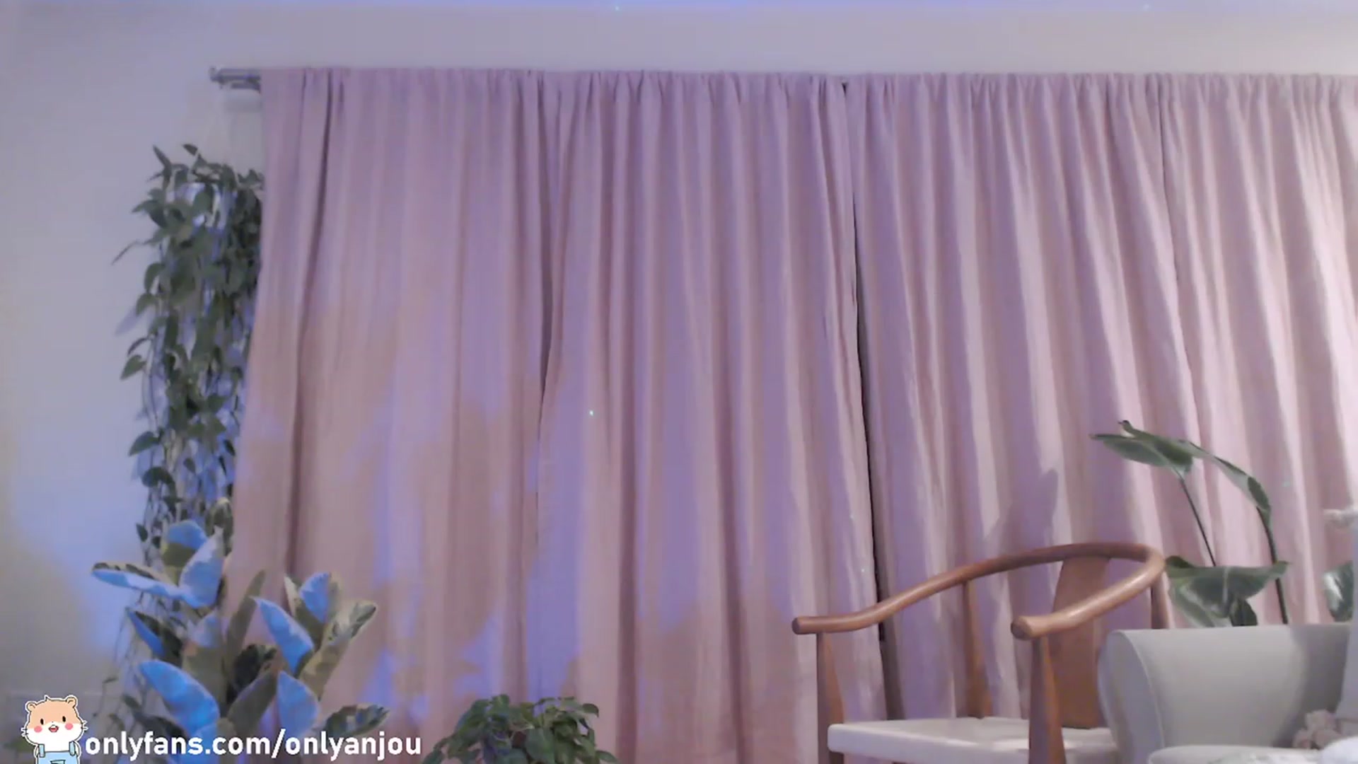 Gallery image thumbnail from HamtaroQueen's myfreecams stream on, 03/12/2023, 07:26 image 8 of 20