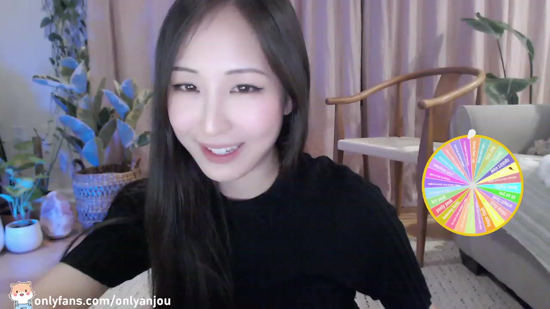 Gallery image thumbnail from HamtaroQueen's myfreecams stream on, 03/12/2023, 07:26 image 6 of 20
