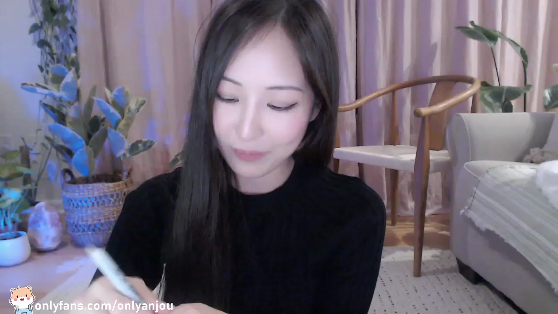 Gallery image thumbnail from HamtaroQueen's myfreecams stream on, 03/12/2023, 07:26 image 5 of 20