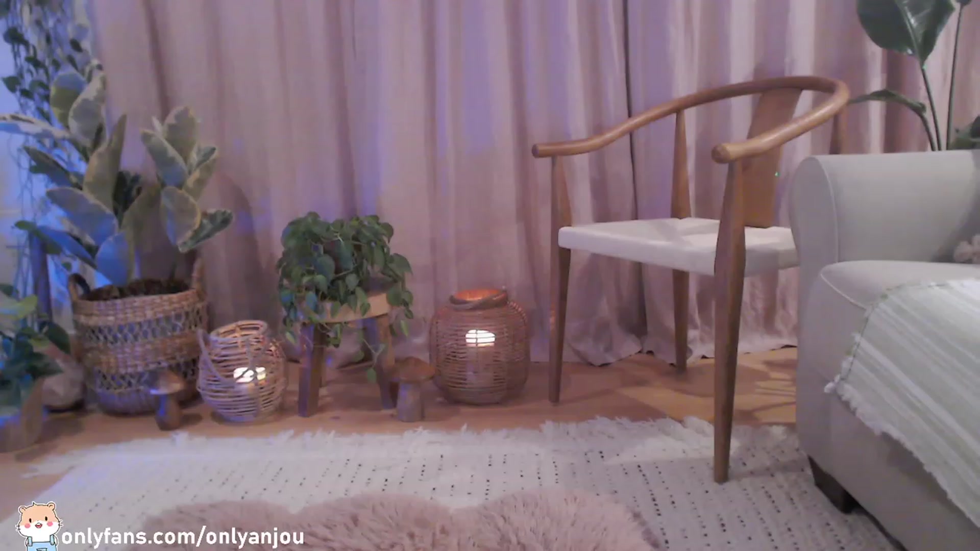 Gallery image thumbnail from HamtaroQueen's myfreecams stream on, 03/26/2023, 06:52 image 2 of 20