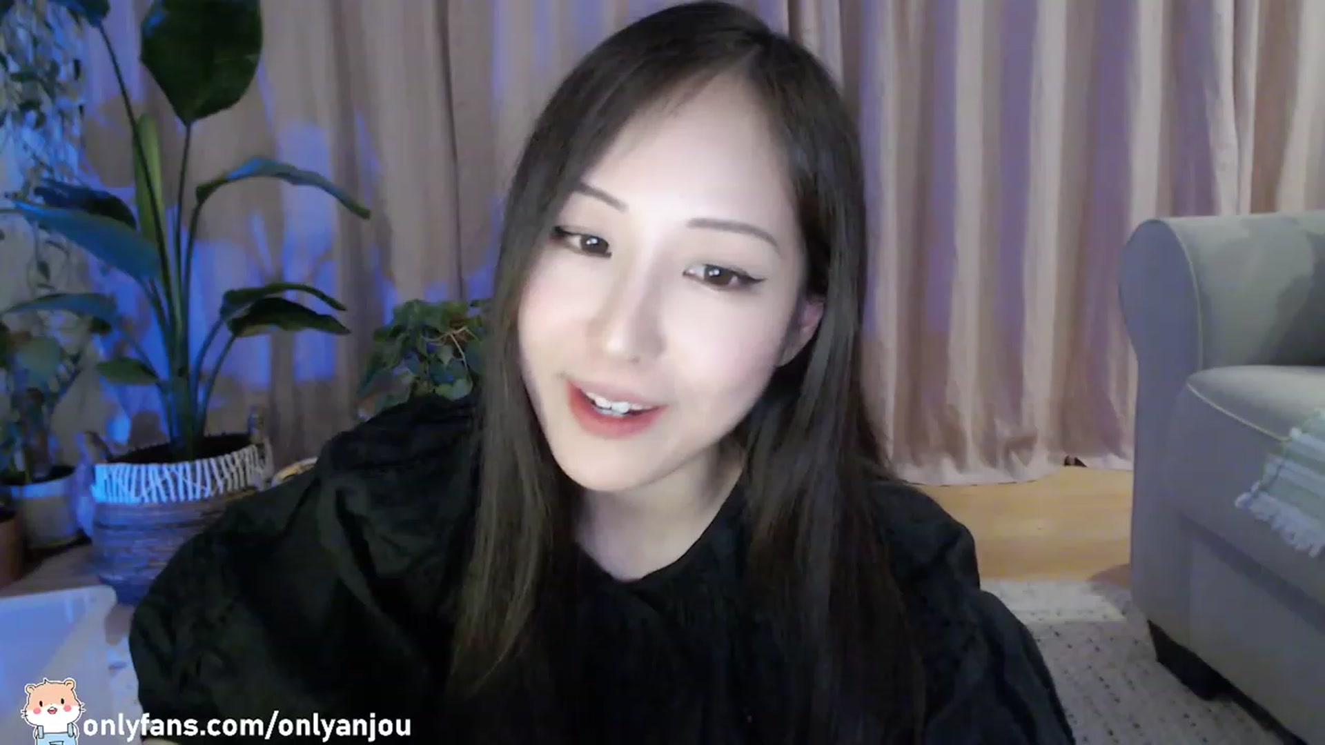 Gallery image thumbnail from HamtaroQueen's myfreecams stream on, 05/21/2023, 05:37 image 15 of 20