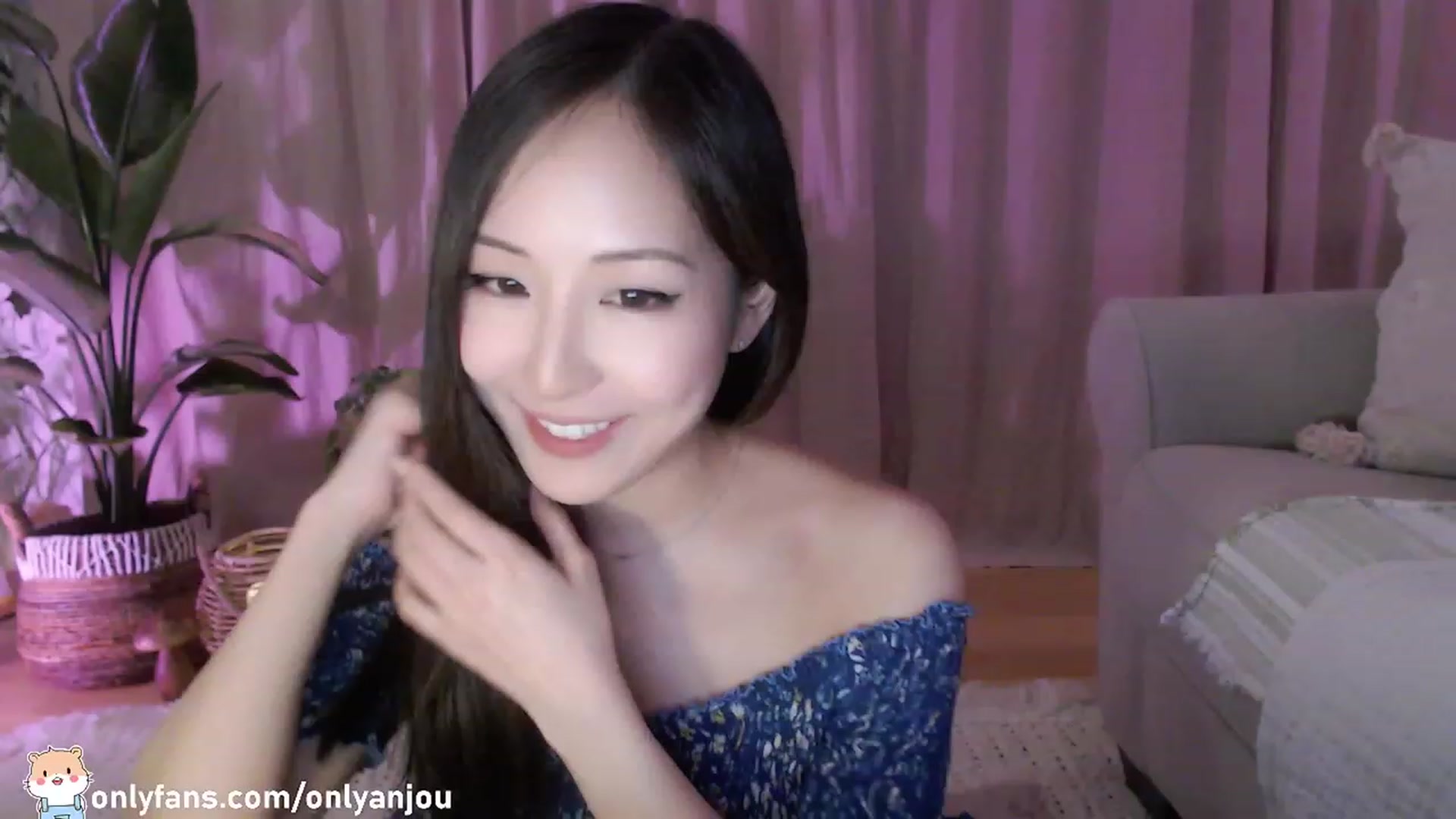 Gallery image thumbnail from Hamtaro_'s myfreecams stream on, 06/11/2023, 05:27 image 3 of 20
