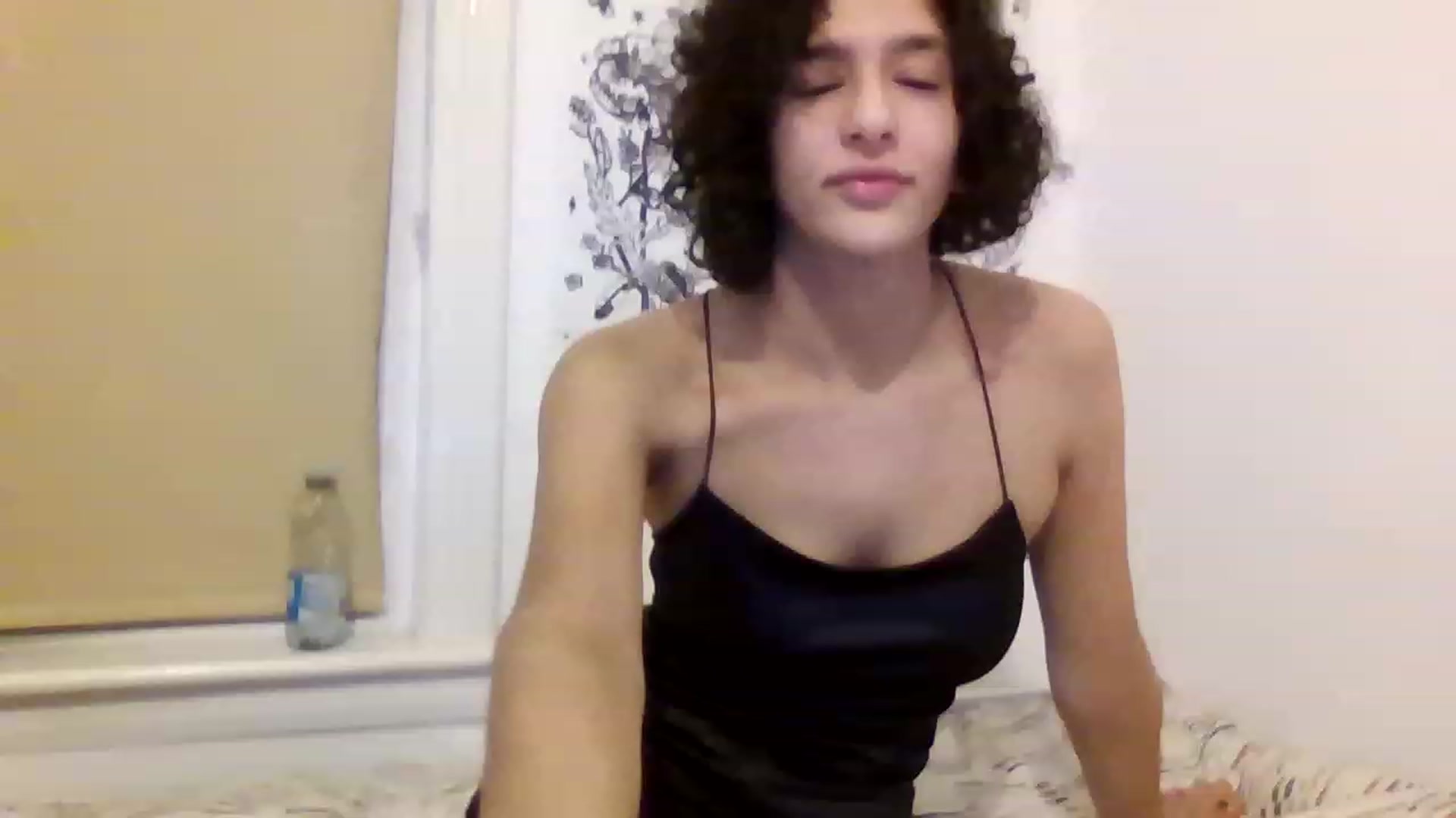 Gallery image thumbnail from HanaUK's myfreecams stream on, 11/14/2022, 18:38 image 16 of 20