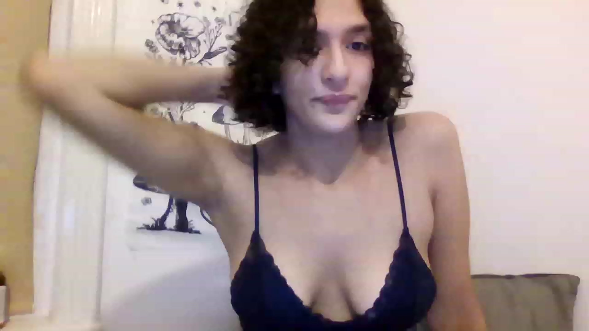 Gallery image thumbnail from HanaUK's myfreecams stream on, 11/18/2022, 22:15 image 8 of 20