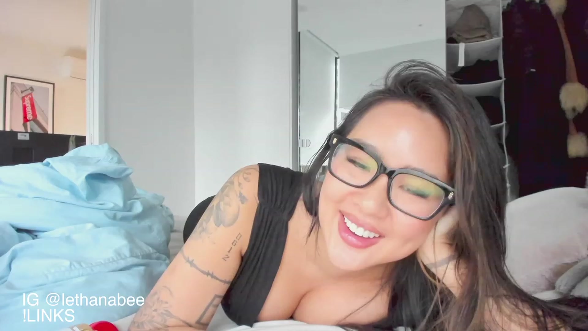 Gallery image thumbnail from Hana_bee's myfreecams stream on, 12/05/2022, 07:47 image 16 of 20