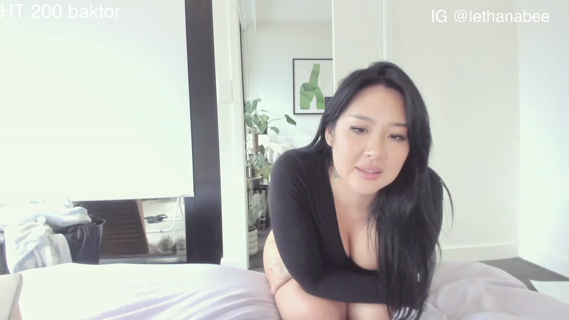 Gallery image thumbnail from Hana_bee's myfreecams stream on, 02/27/2023, 07:32 image 12 of 20