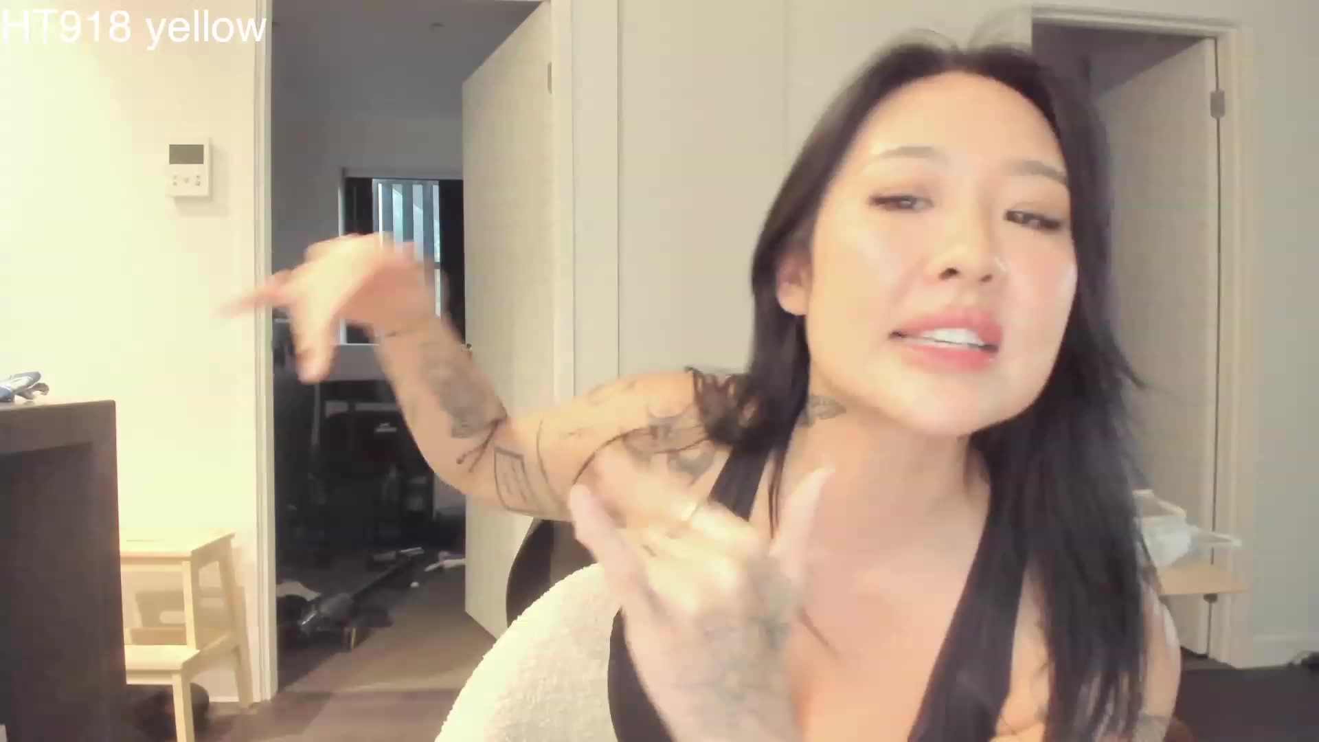 Gallery image thumbnail from Hana_bee's myfreecams stream on, 04/18/2023, 09:05 image 4 of 20