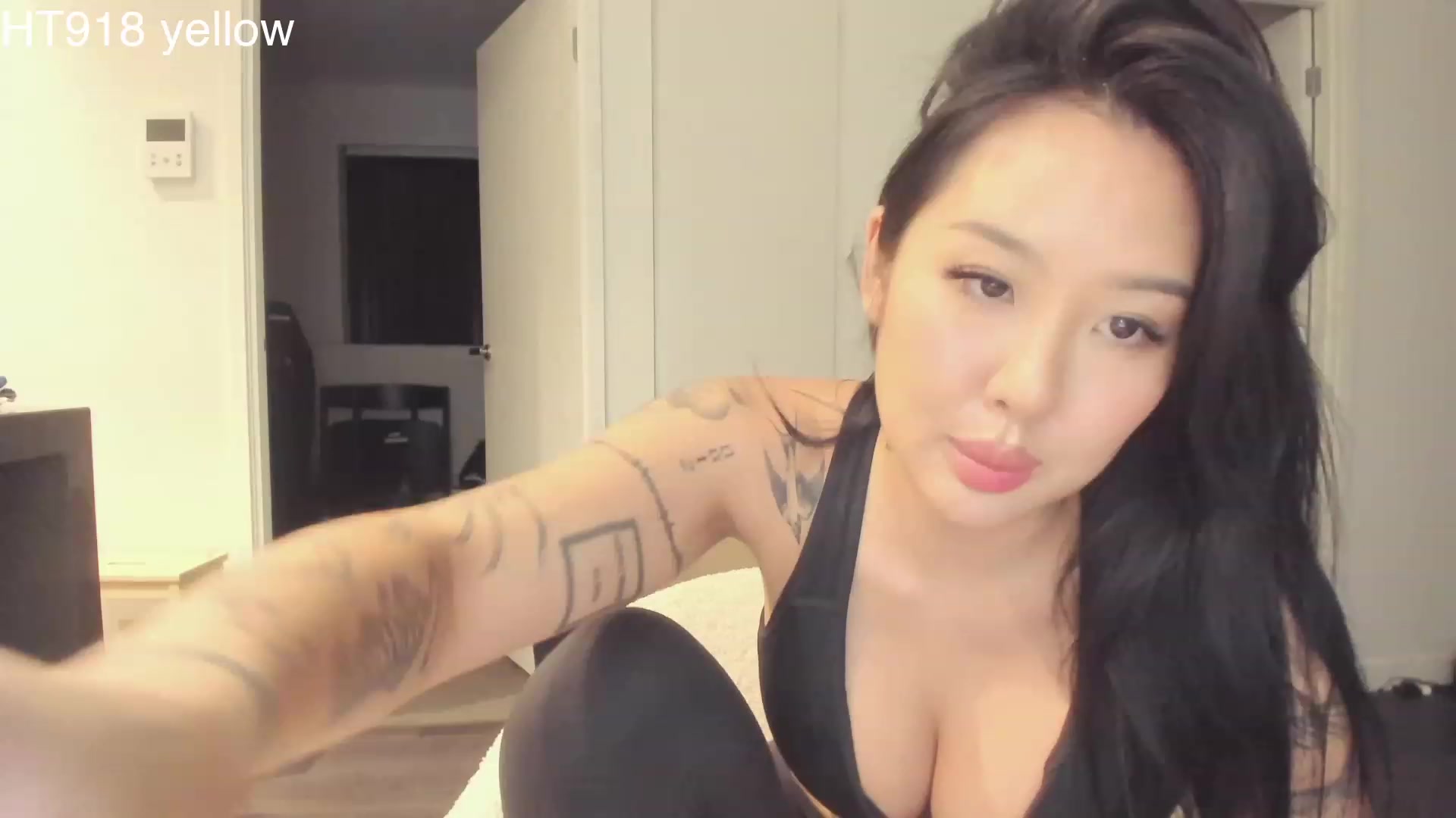 Gallery image thumbnail from Hana_bee's myfreecams stream on, 04/18/2023, 09:05 image 13 of 20