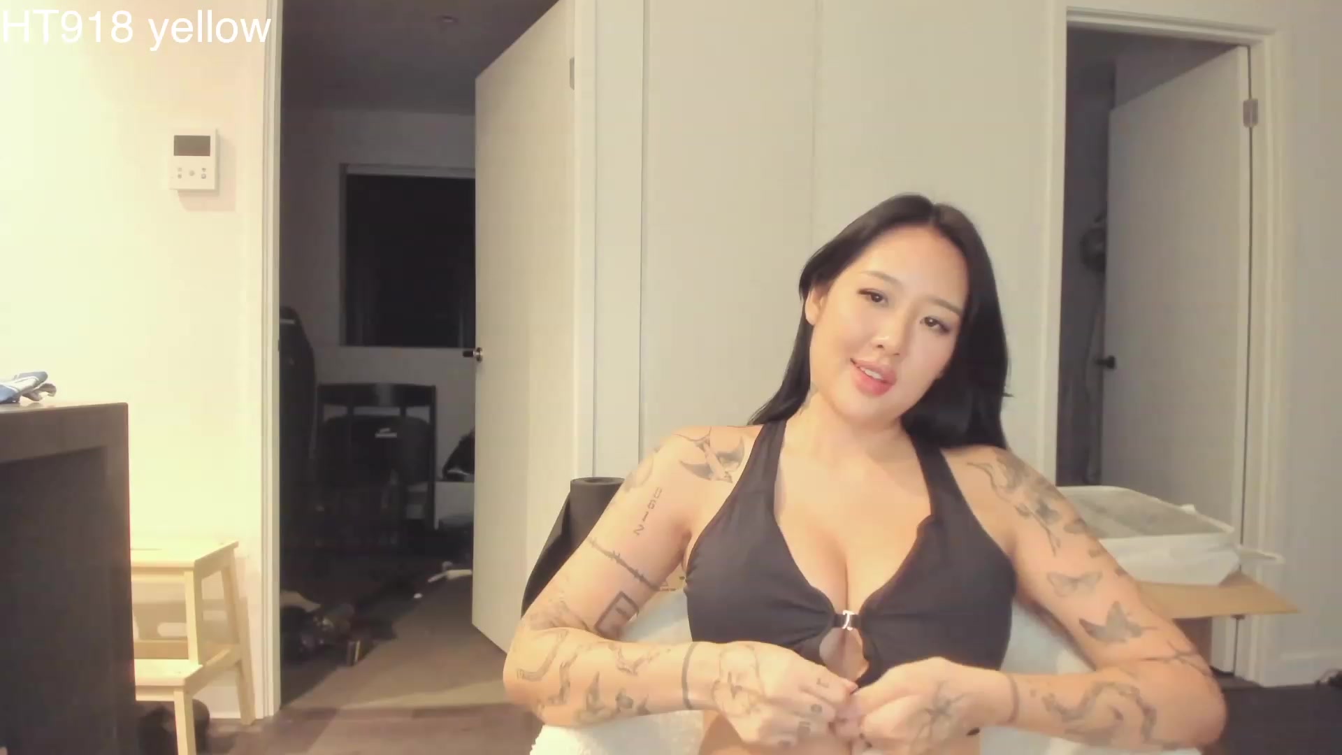 Gallery image thumbnail from Hana_bee's myfreecams stream on, 04/18/2023, 09:05 image 16 of 20