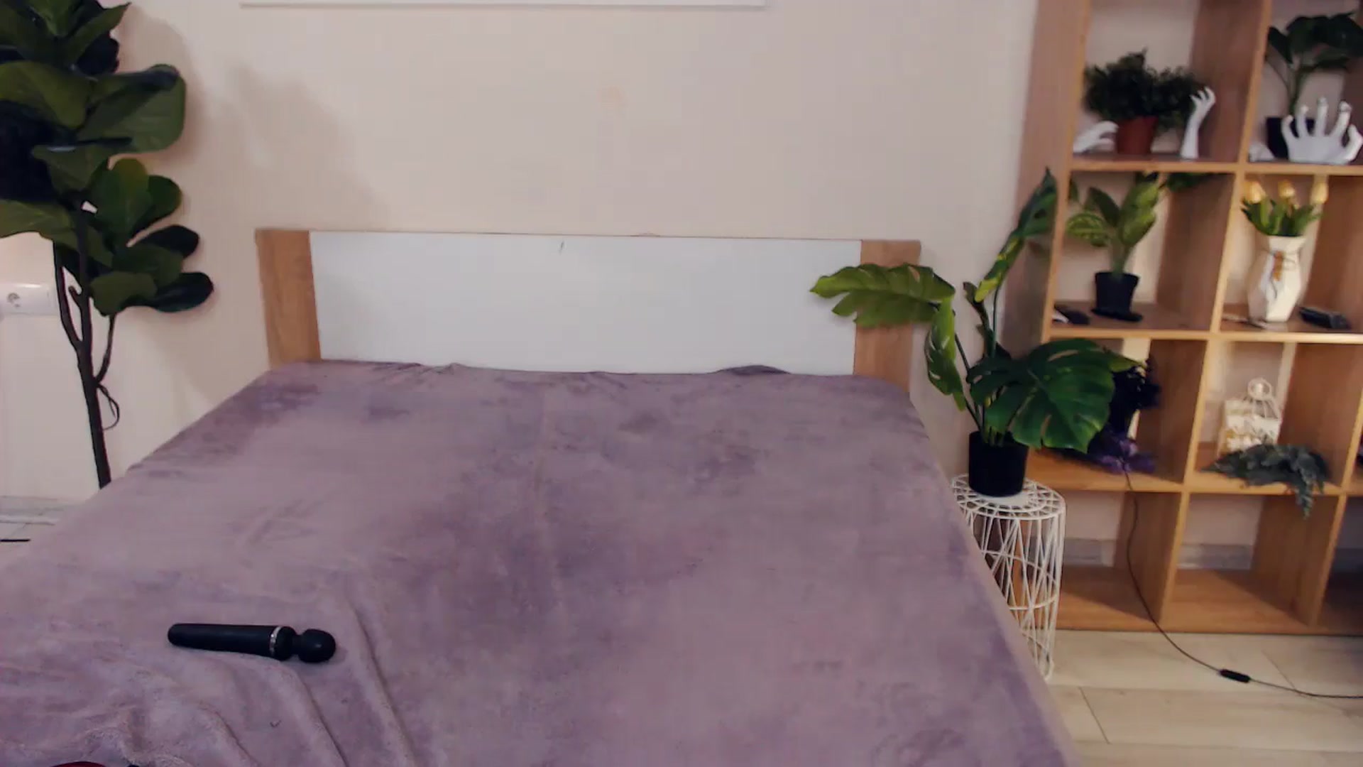 Gallery image thumbnail from Hanagasumi's myfreecams stream on, 12/08/2024, 24:03 image 17 of 20