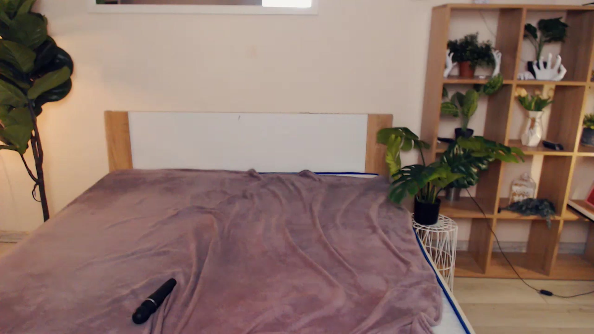 Gallery image thumbnail from Hanagasumi's myfreecams stream on, 04/04/2025, 01:37 image 14 of 20