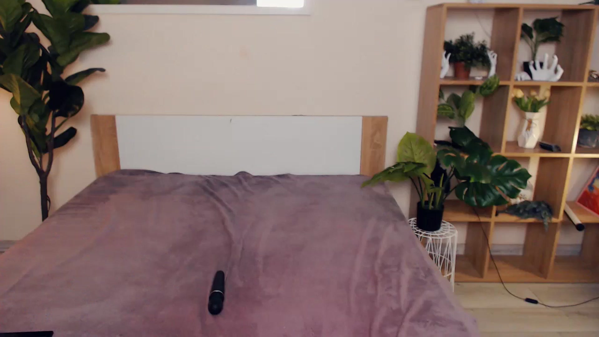 Gallery image thumbnail from Hanagasumi's myfreecams stream on, 04/06/2025, 01:37 image 7 of 20