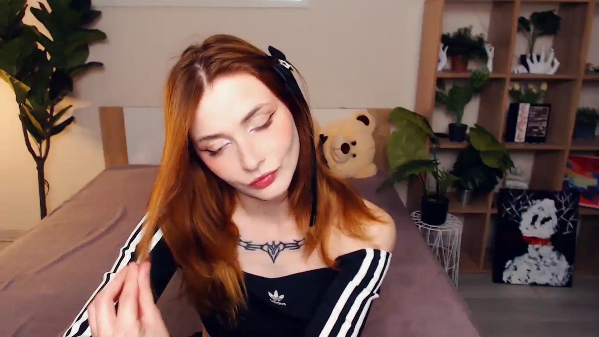 Gallery image thumbnail from Hanagasumi's myfreecams stream on, 05/24/2025, 24:38 image 4 of 20