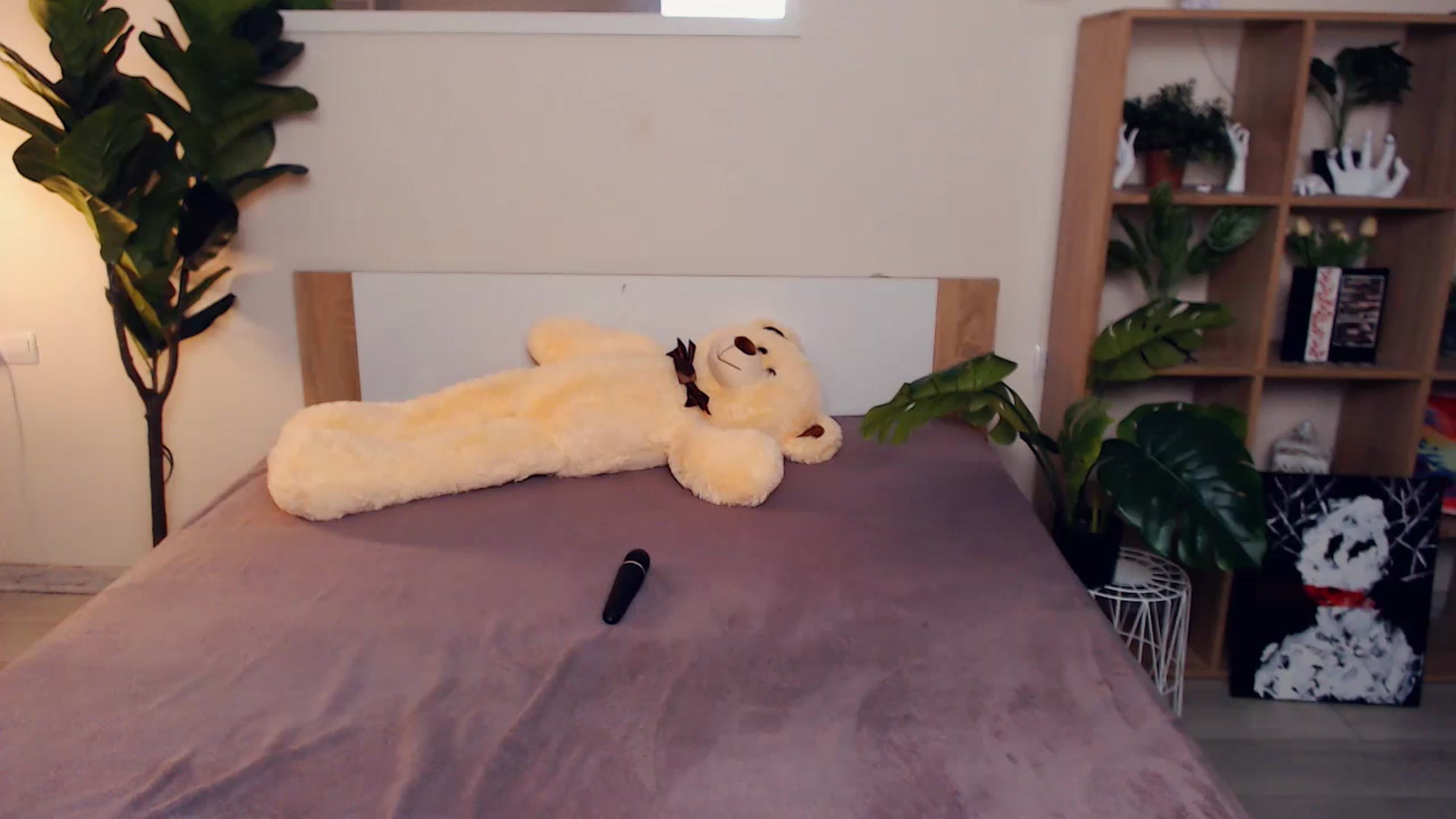 Gallery image thumbnail from Hanagasumi's myfreecams stream on, 05/24/2025, 23:45 image 8 of 20