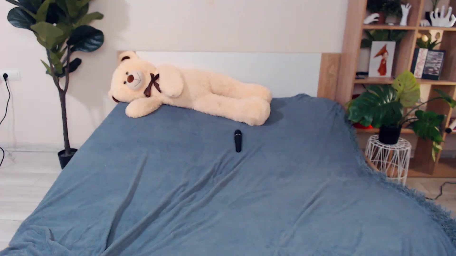 Gallery image thumbnail from Hanagasumi's myfreecams stream on, 12/18/2025, 24:00 image 17 of 20