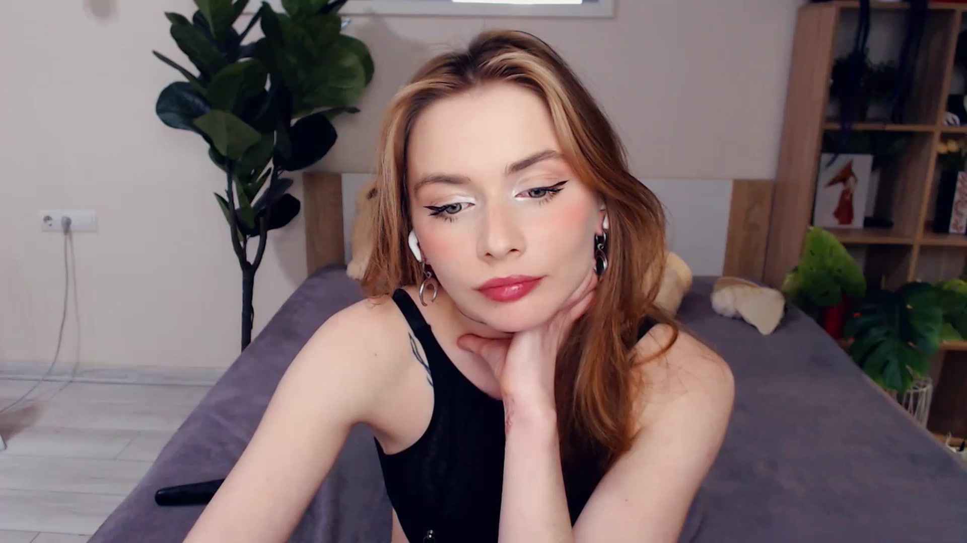 Gallery image thumbnail from Hanagasumi's myfreecams stream on, 05/03/2026, 24:56 image 1 of 20