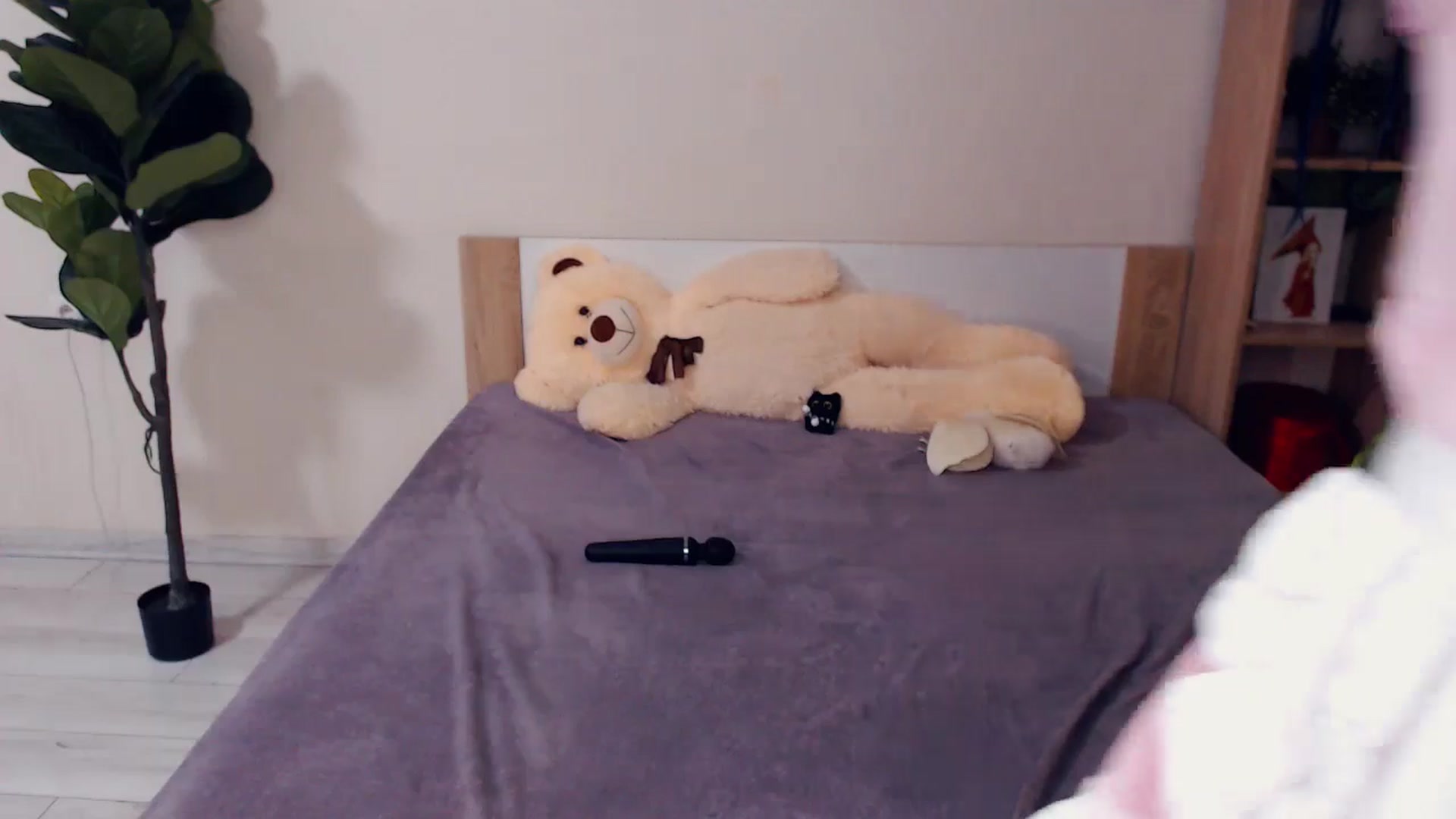 Gallery image thumbnail from Hanagasumi's myfreecams stream on, 05/09/2026, 20:43 image 6 of 20