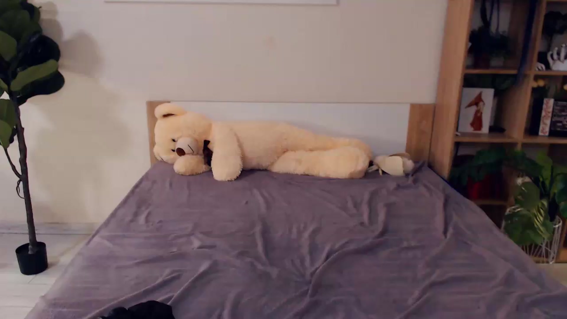 Gallery image thumbnail from Hanagasumi's myfreecams stream on, 05/18/2026, 24:07 image 16 of 20