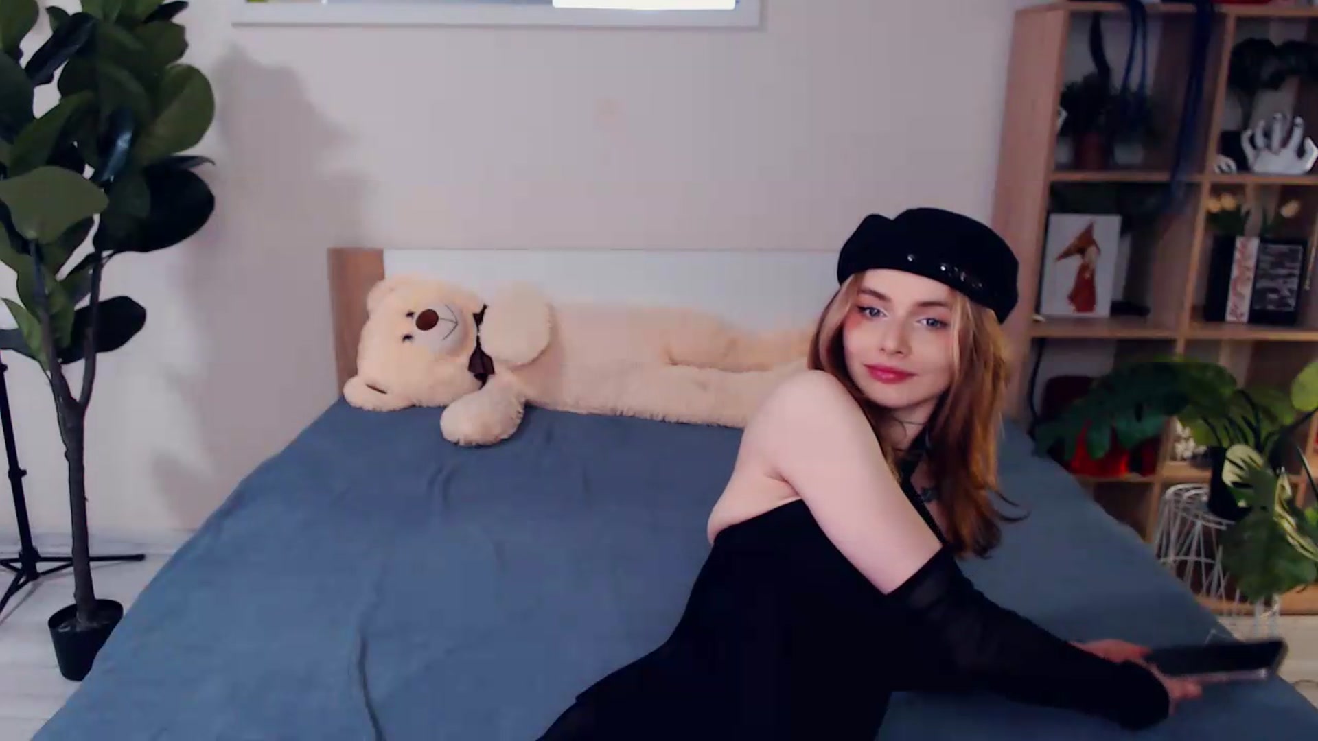 Gallery image thumbnail from Hanagasumi's myfreecams stream on, 06/11/2026, 24:47 image 5 of 20