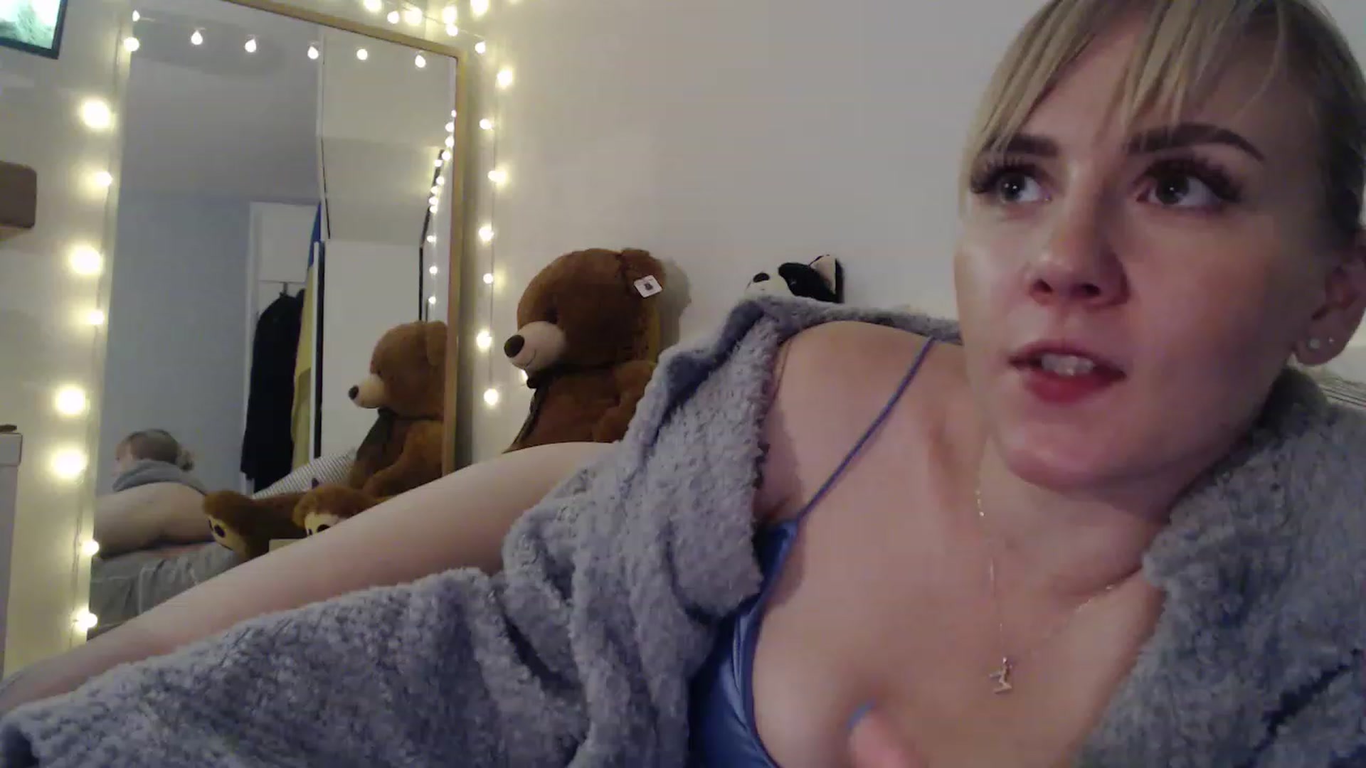 Gallery image thumbnail from Hands0nMisha's myfreecams stream on, 11/24/2022, 23:51 image 9 of 20
