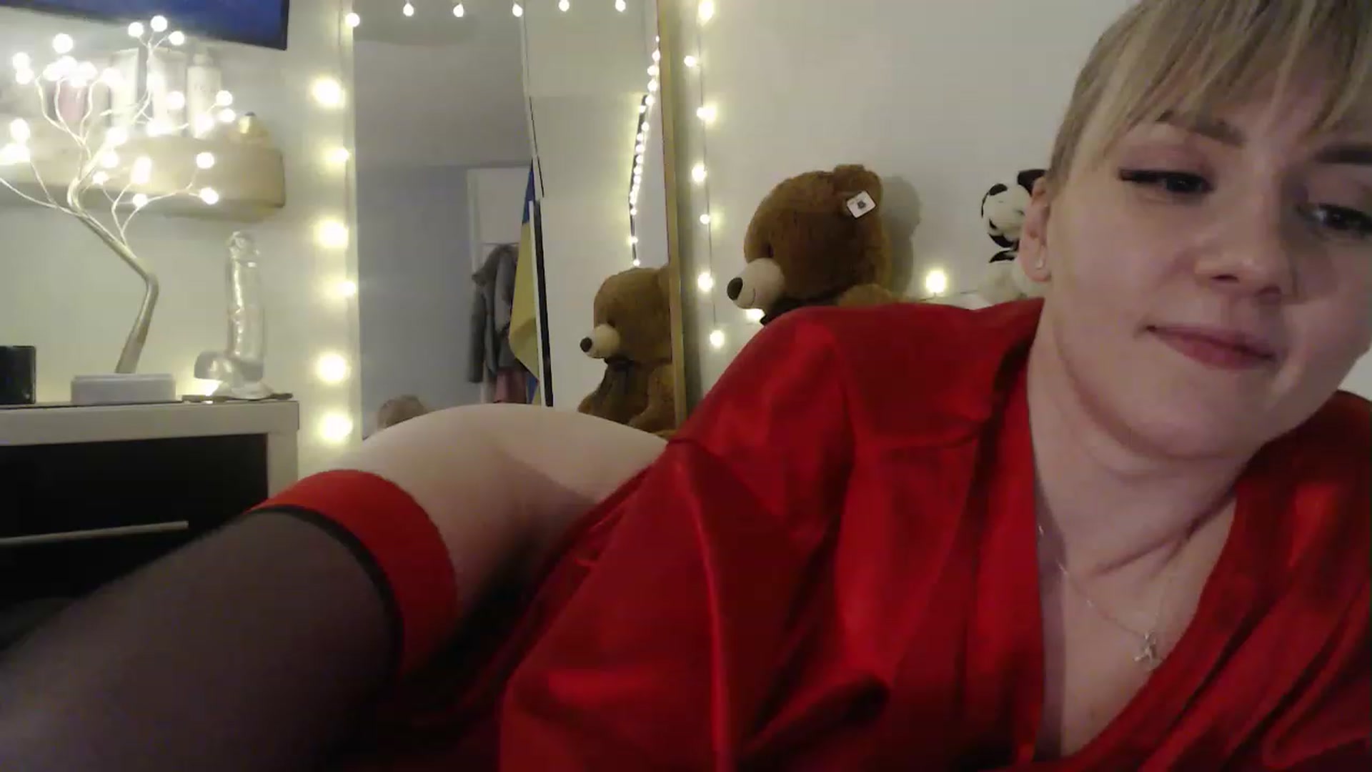 Gallery image thumbnail from Hands0nMisha's myfreecams stream on, 12/05/2022, 24:18 image 15 of 20