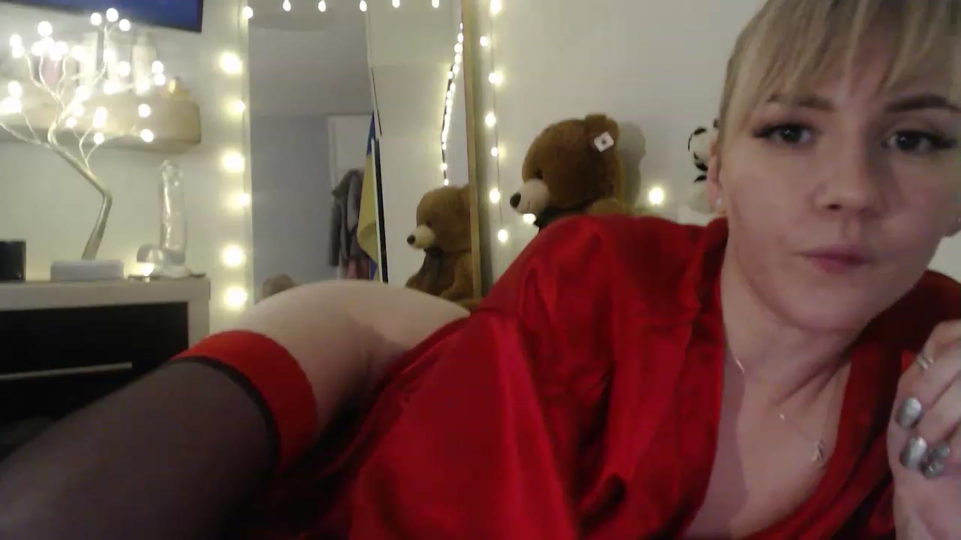 Gallery image thumbnail from Hands0nMisha's myfreecams stream on, 12/05/2022, 24:18 image 14 of 20