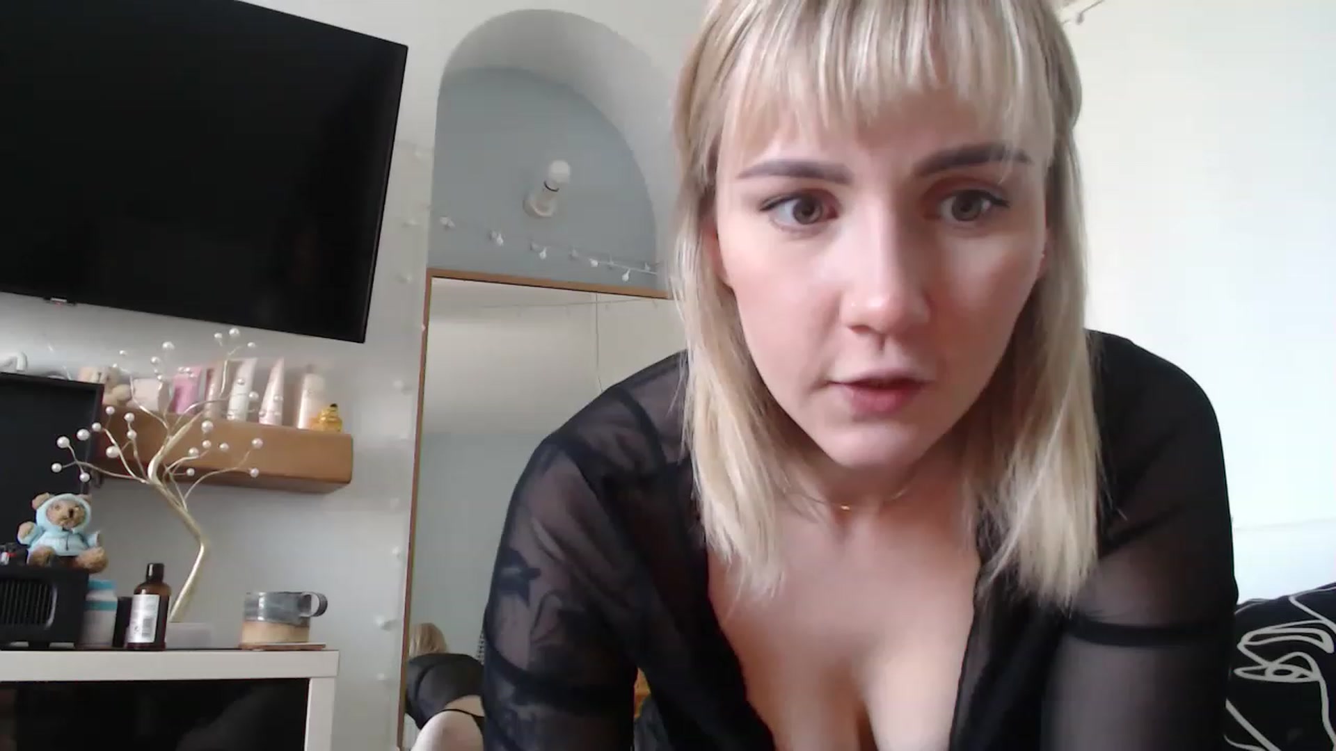 Gallery image thumbnail from Hands0nMisha's myfreecams stream on, 01/22/2023, 12:33 image 8 of 20
