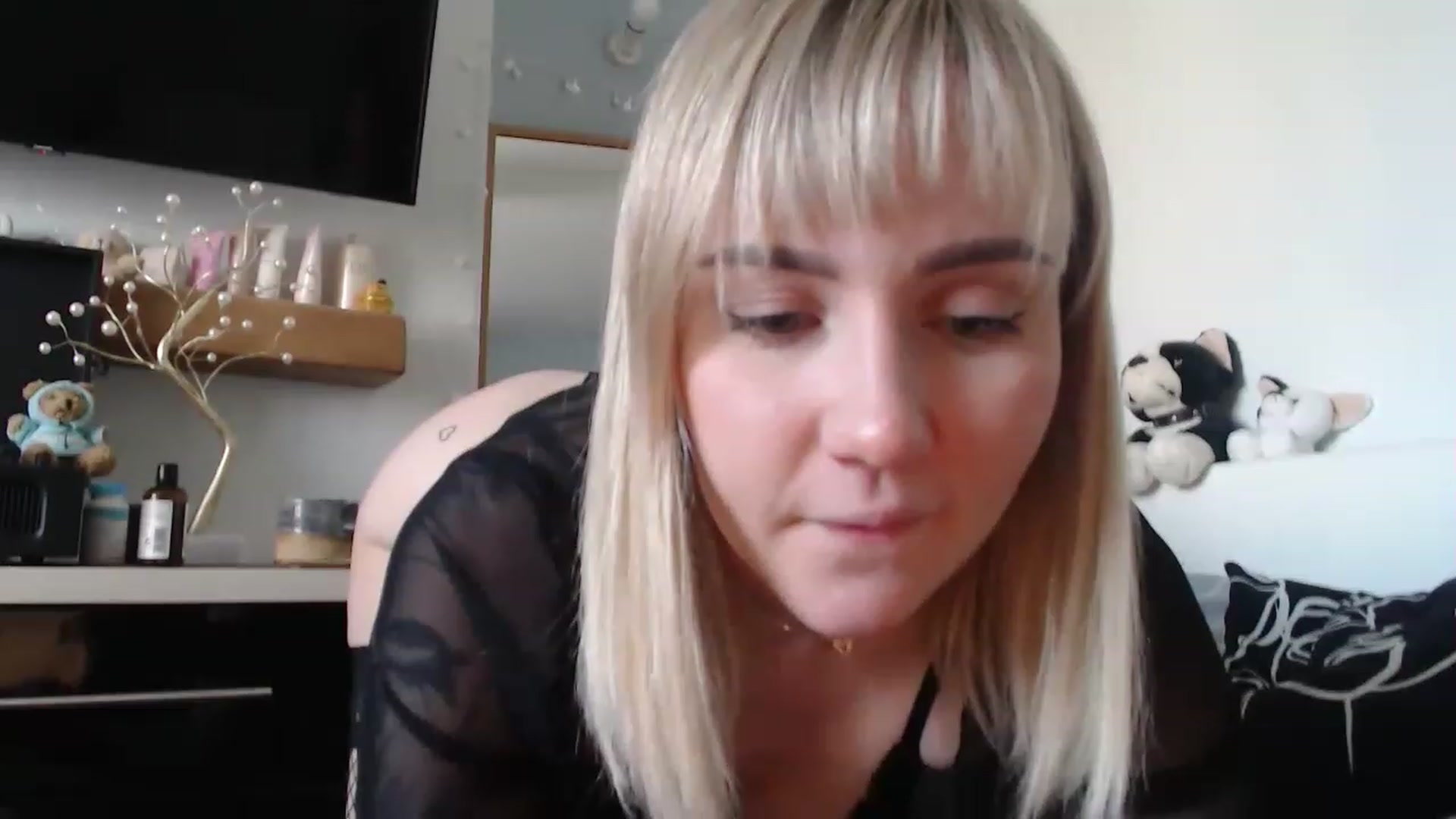 Gallery image thumbnail from Hands0nMisha's myfreecams stream on, 01/22/2023, 12:33 image 17 of 20
