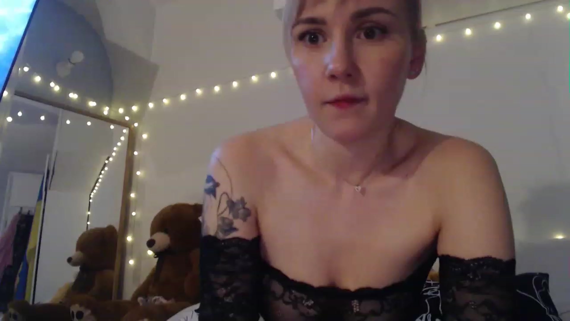 Gallery image thumbnail from Hands0nMisha's myfreecams stream on, 02/14/2023, 18:34 image 10 of 20