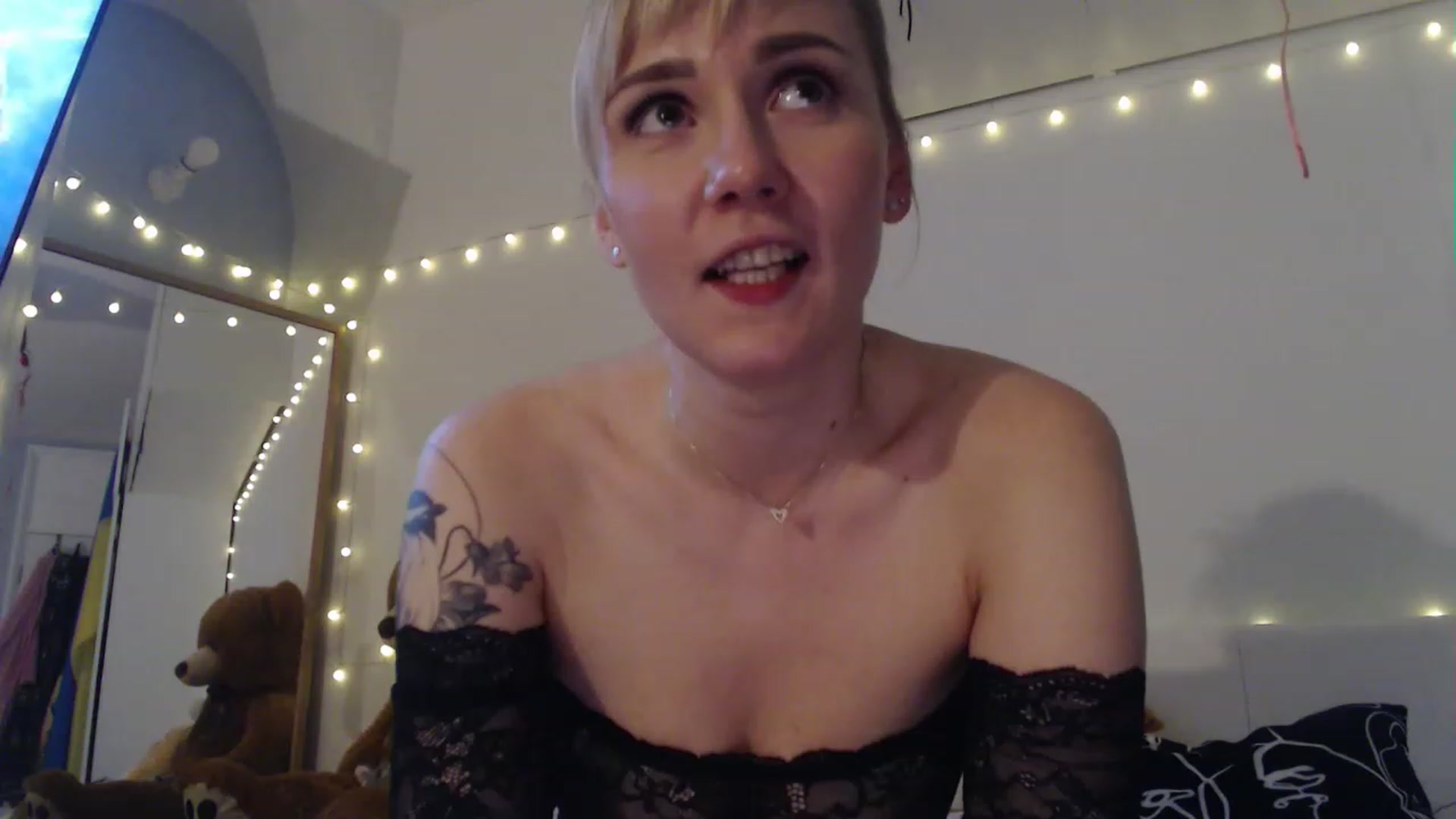 Gallery image thumbnail from Hands0nMisha's myfreecams stream on, 02/14/2023, 18:34 image 12 of 20