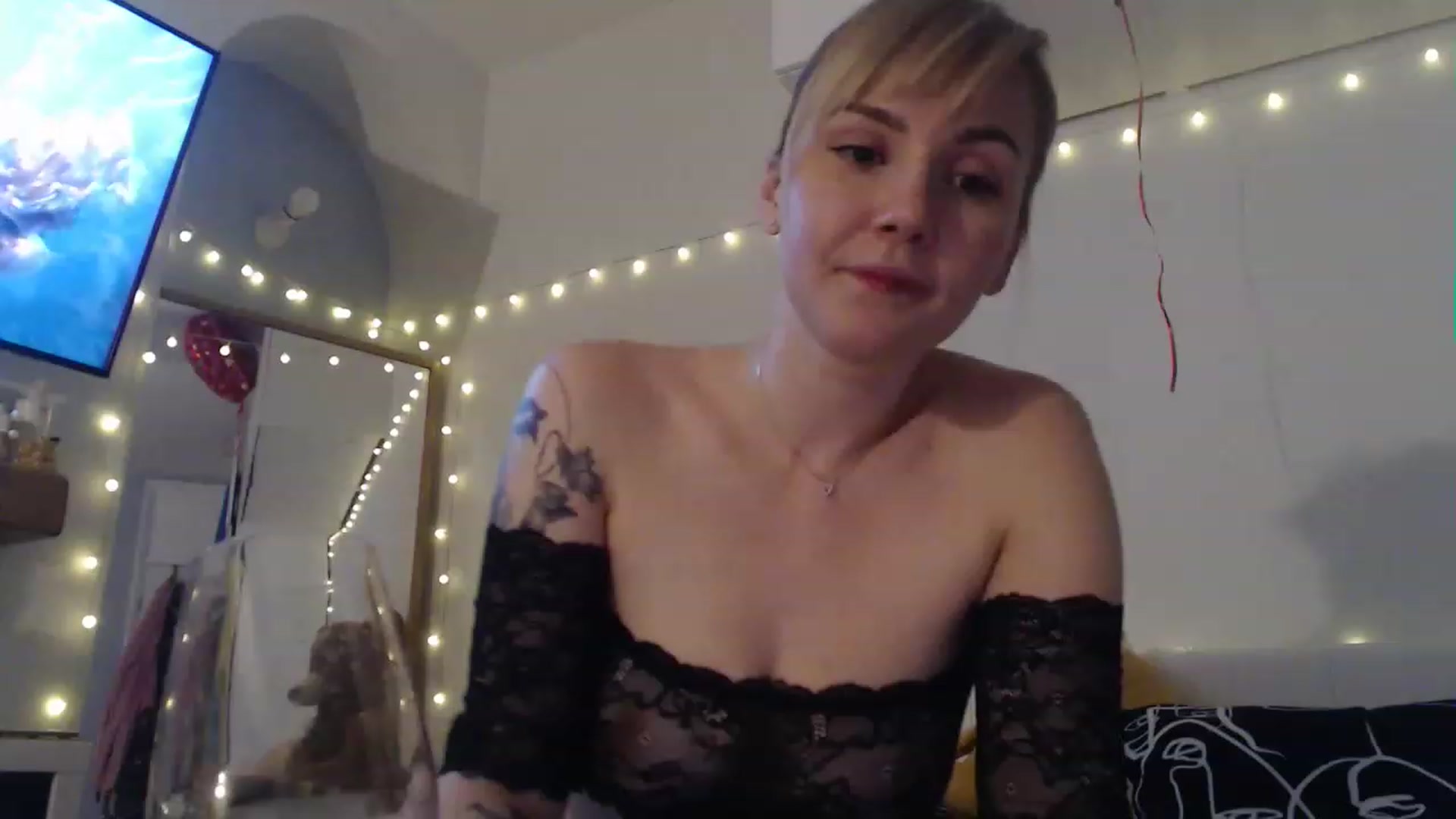 Gallery image thumbnail from Hands0nMisha's myfreecams stream on, 02/14/2023, 18:34 image 4 of 20