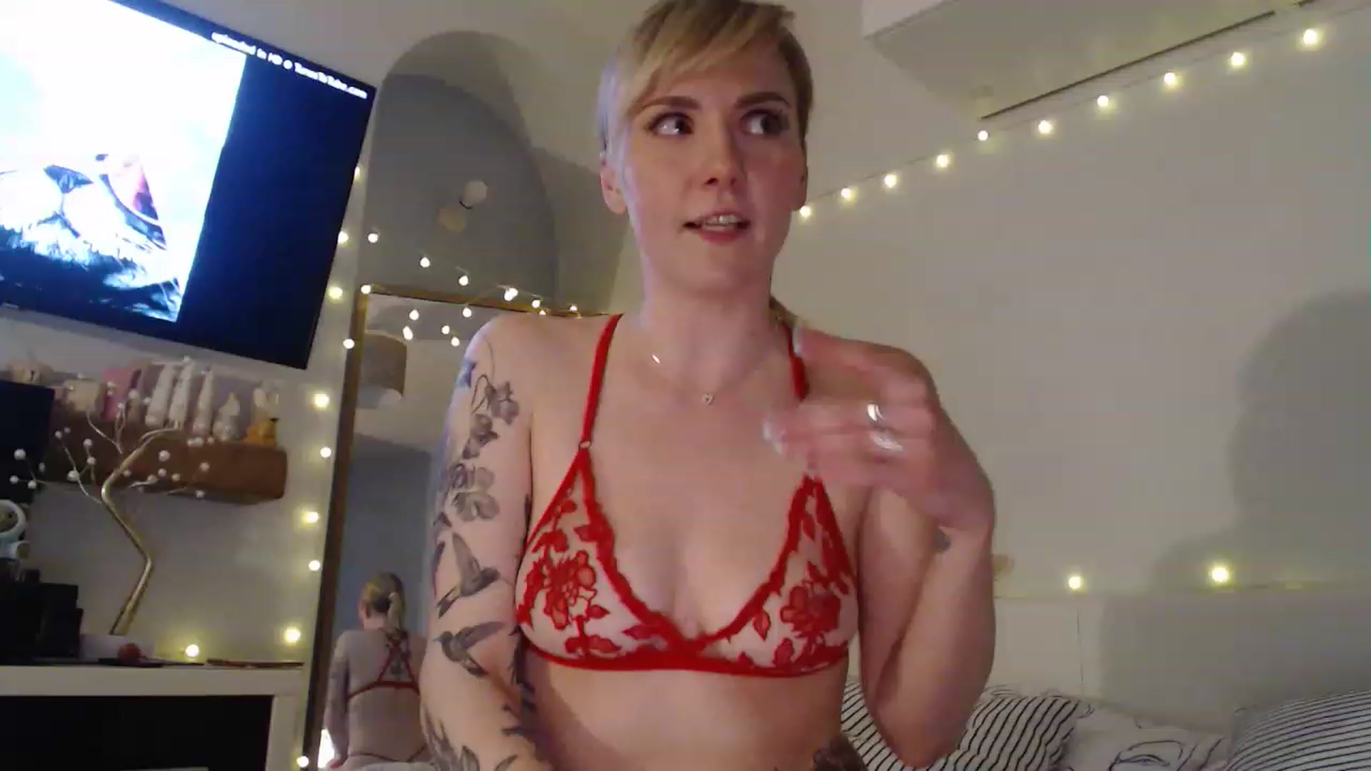 Gallery image thumbnail from Hands0nMisha's myfreecams stream on, 04/07/2023, 21:03 image 4 of 20
