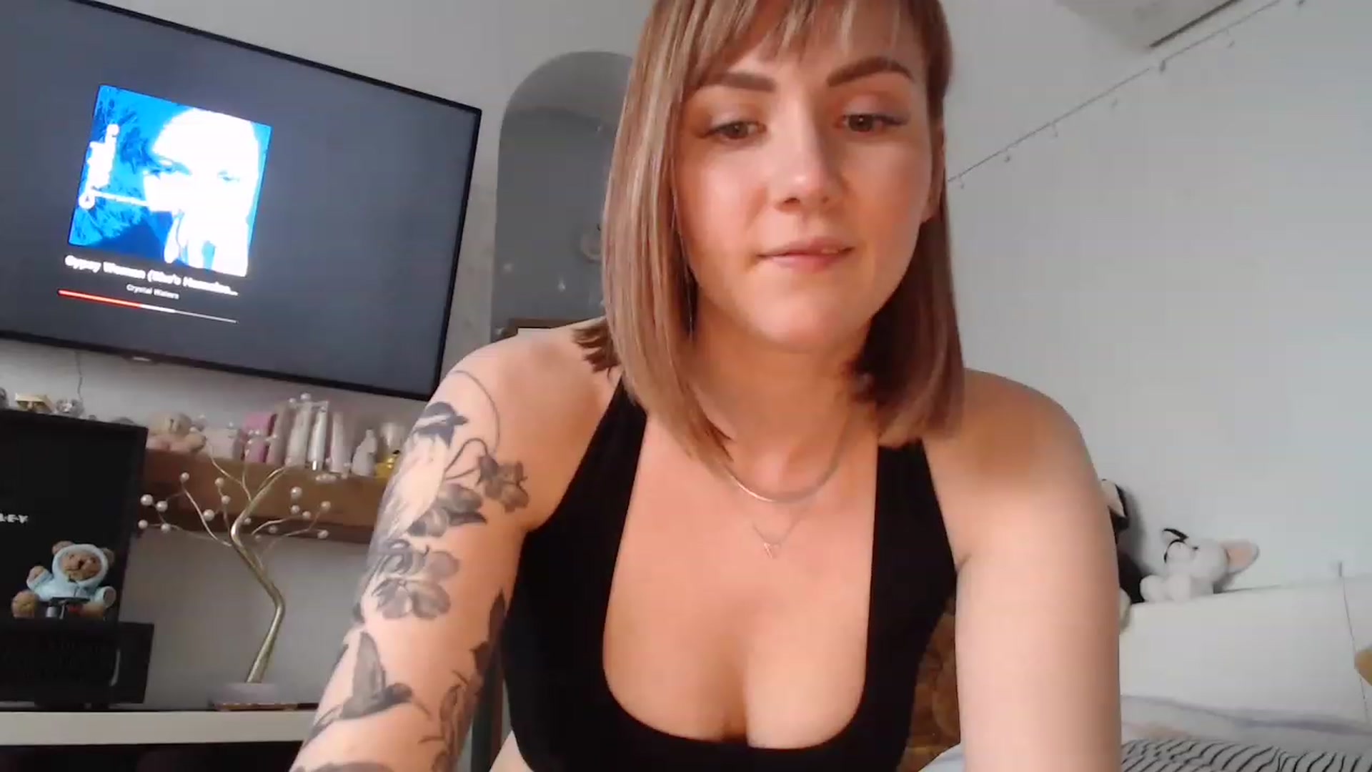 Gallery image thumbnail from Hands0nMisha's myfreecams stream on, 04/28/2023, 18:30 image 6 of 20