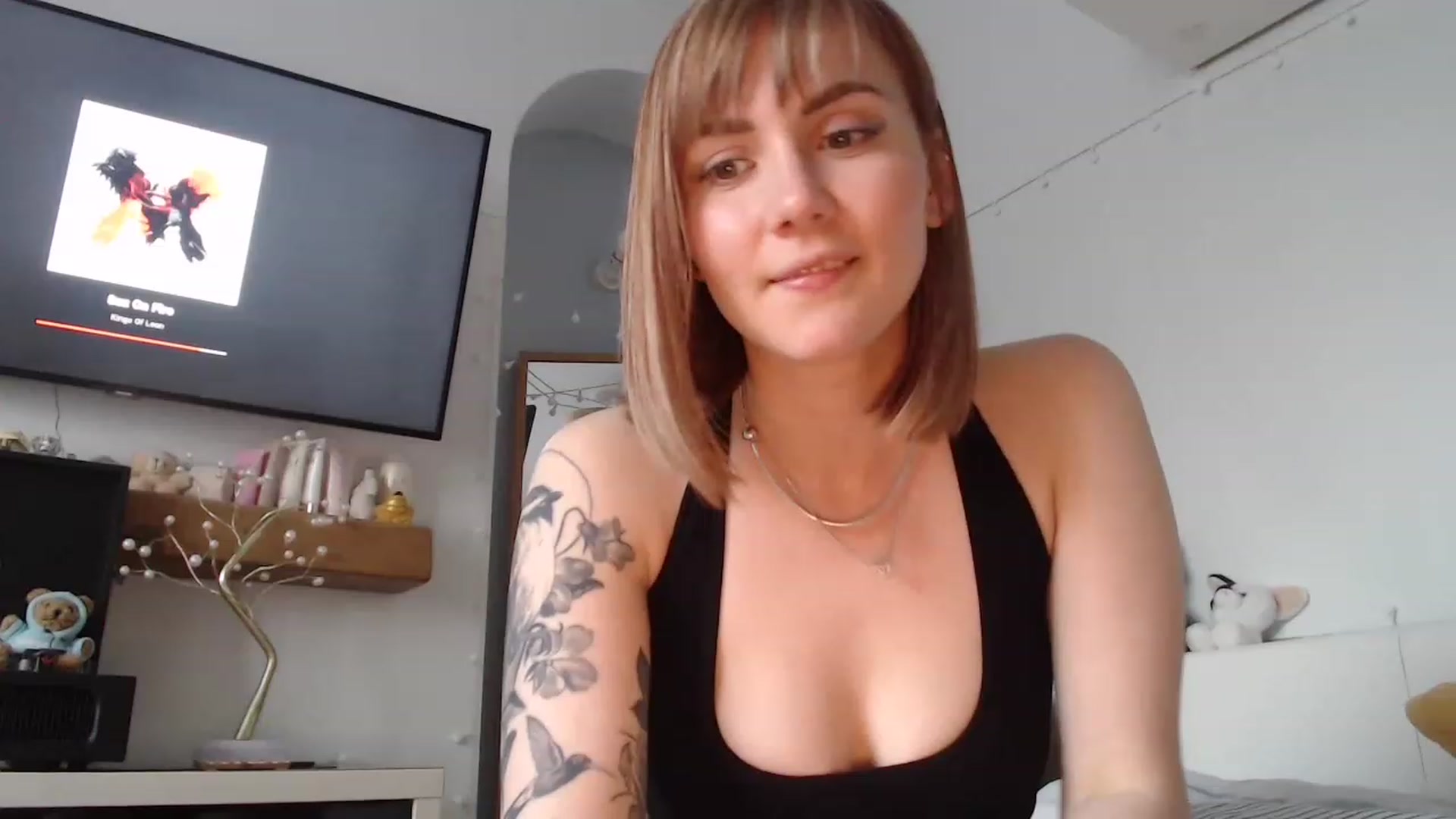 Gallery image thumbnail from Hands0nMisha's myfreecams stream on, 04/28/2023, 18:30 image 20 of 20