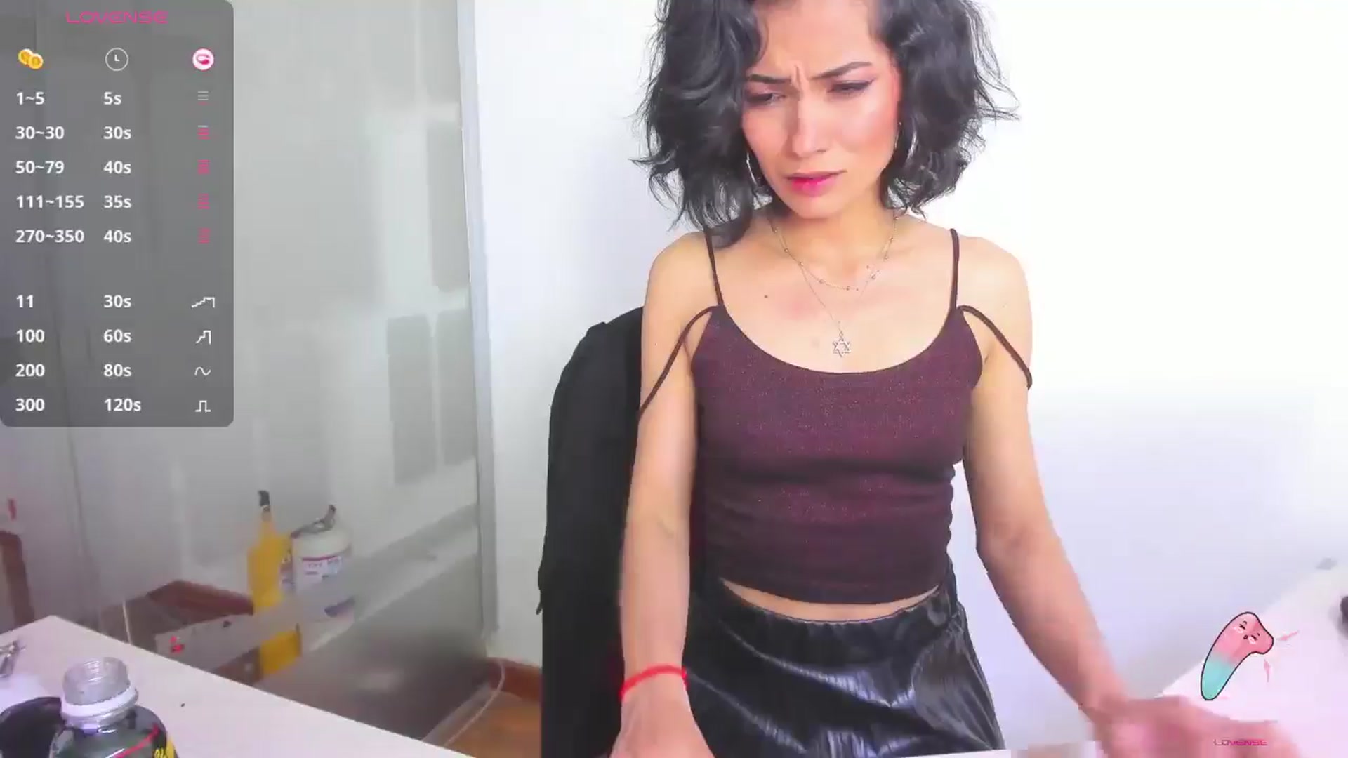 Gallery image thumbnail from HannaClohes's myfreecams stream on, 12/29/2025, 21:30 image 8 of 20