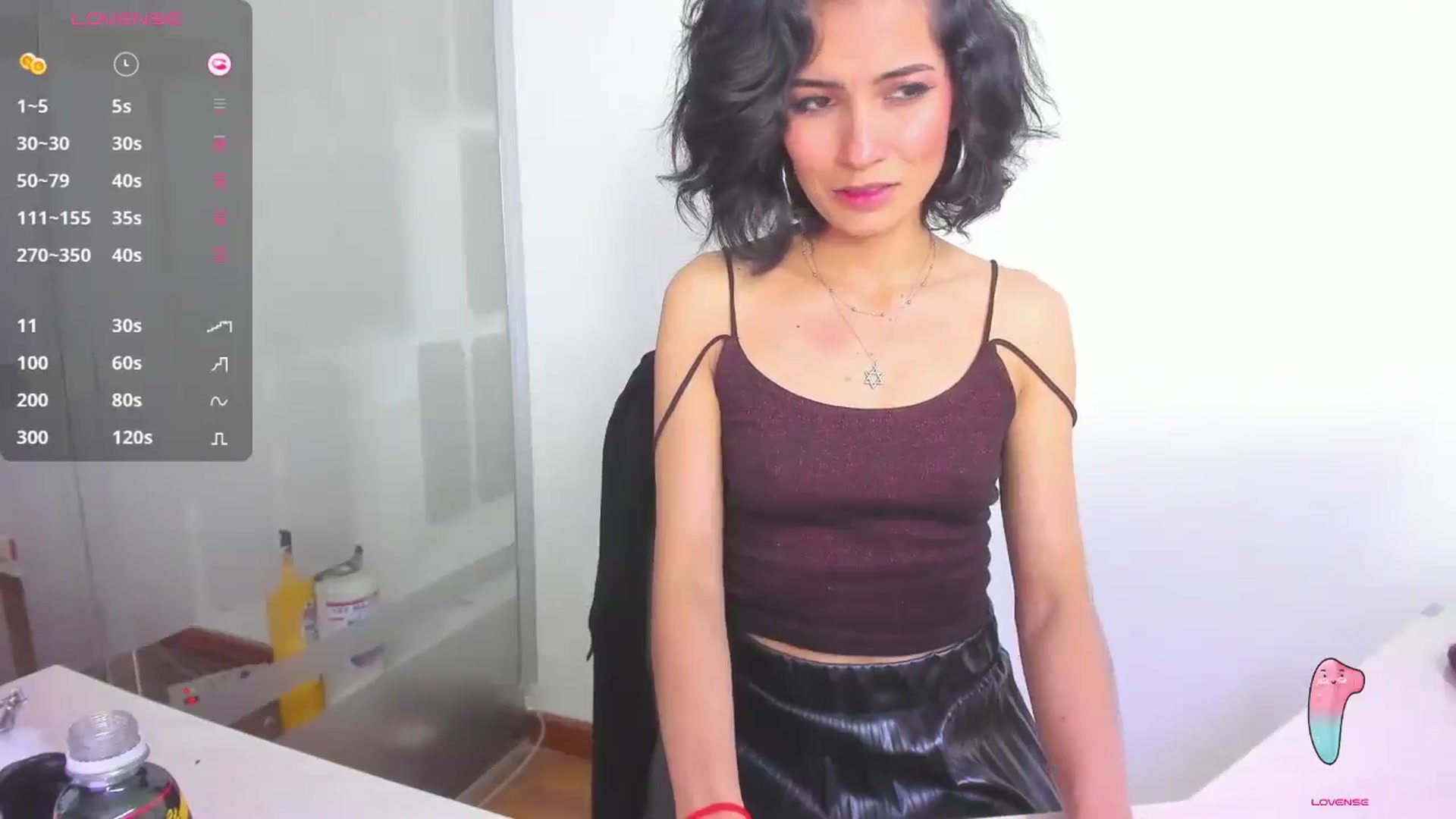 Gallery image thumbnail from HannaClohes's myfreecams stream on, 12/29/2025, 21:30 image 10 of 20