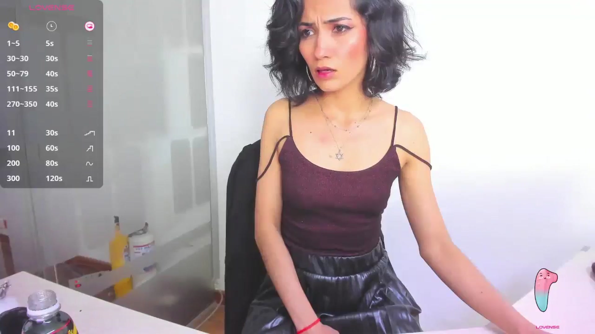 Gallery image thumbnail from HannaClohes's myfreecams stream on, 12/29/2025, 21:30 image 13 of 20