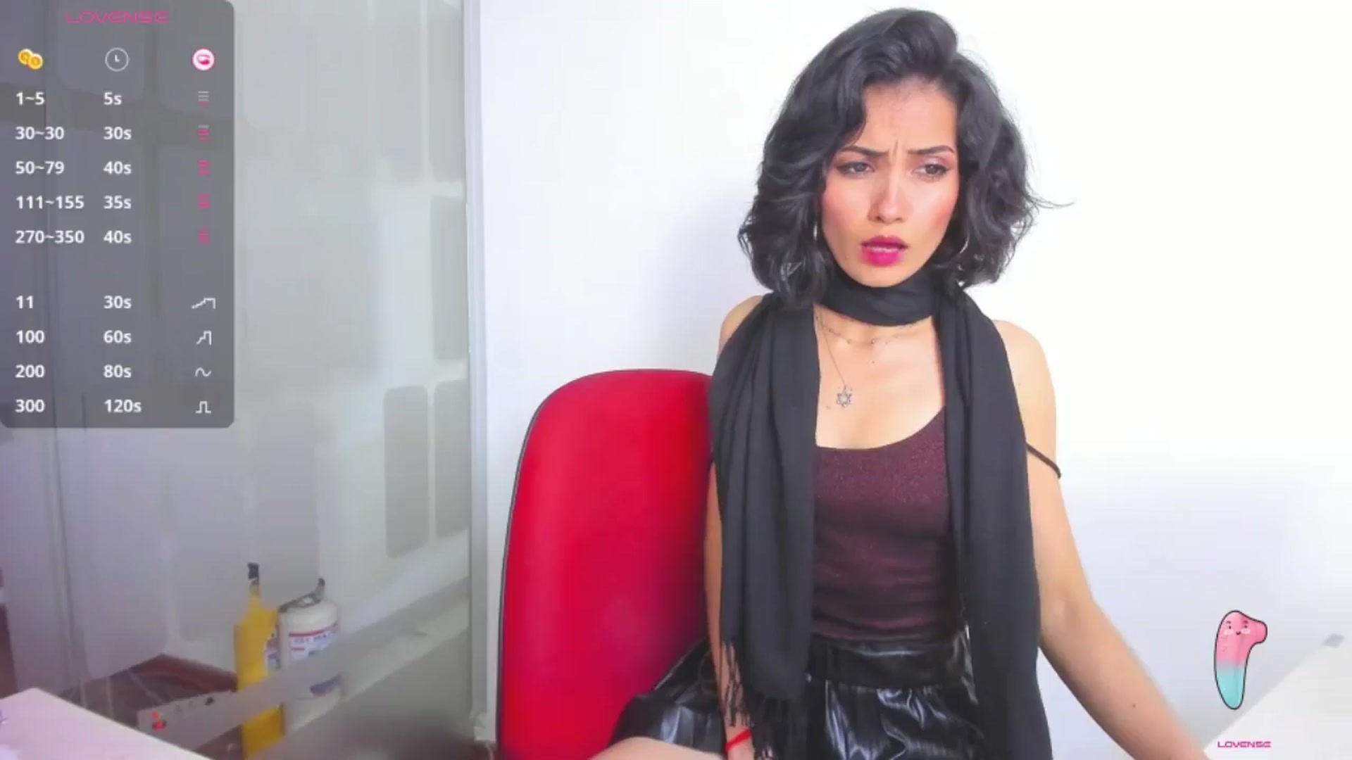 Gallery image thumbnail from HannaClohes's myfreecams stream on, 12/29/2025, 23:19 image 6 of 20