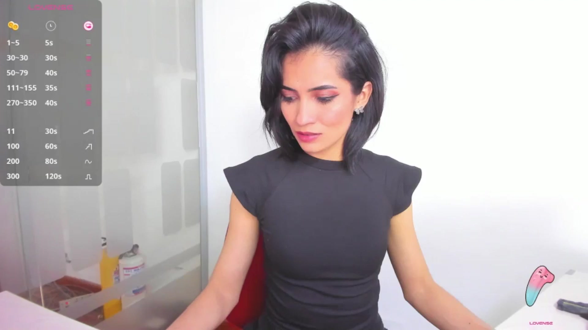 Gallery image thumbnail from HannaClohes's myfreecams stream on, 12/31/2025, 17:08 image 15 of 20