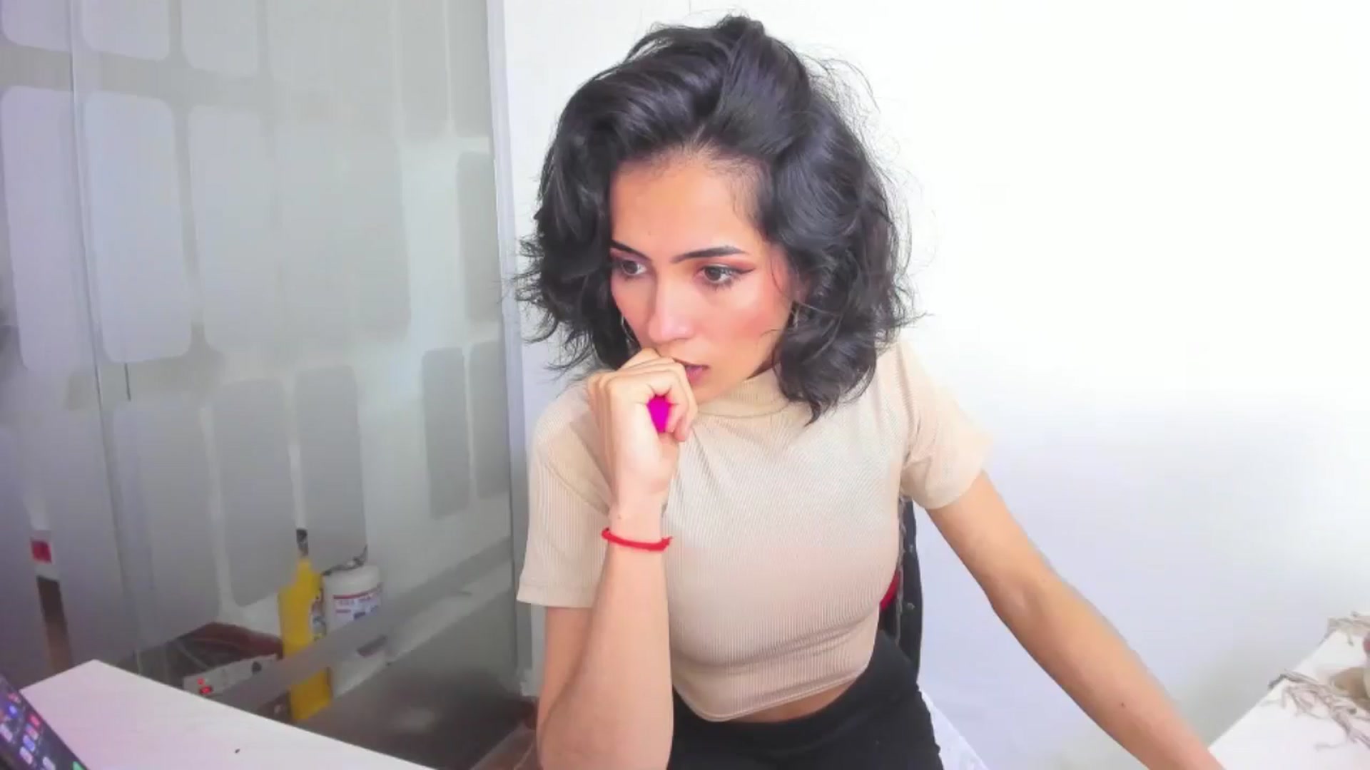 Gallery image thumbnail from HannaClohes's myfreecams stream on, 01/05/2026, 23:08 image 9 of 20