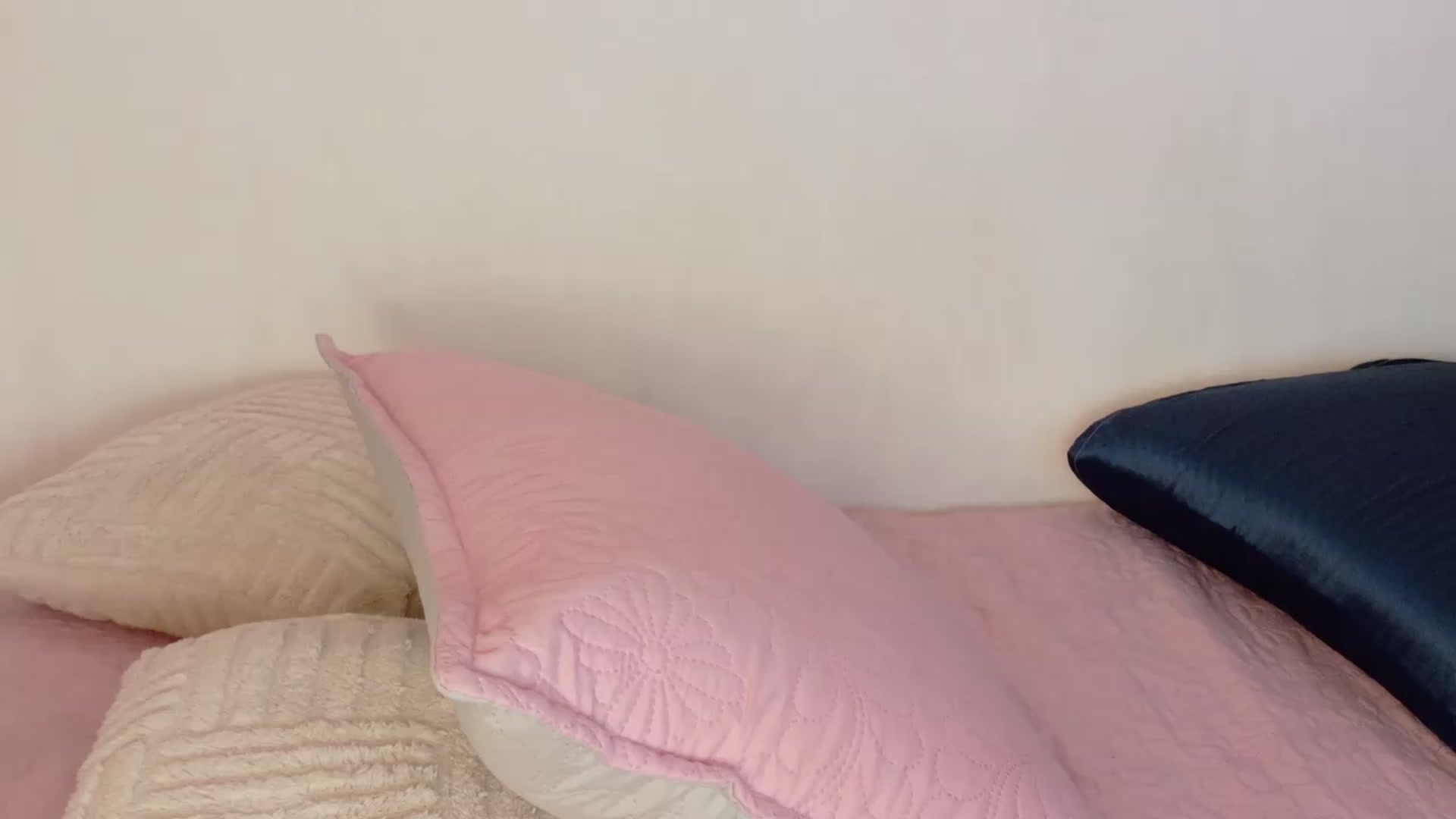 Gallery image thumbnail from HannaConnor's myfreecams stream on, 05/27/2026, 17:19 image 7 of 20