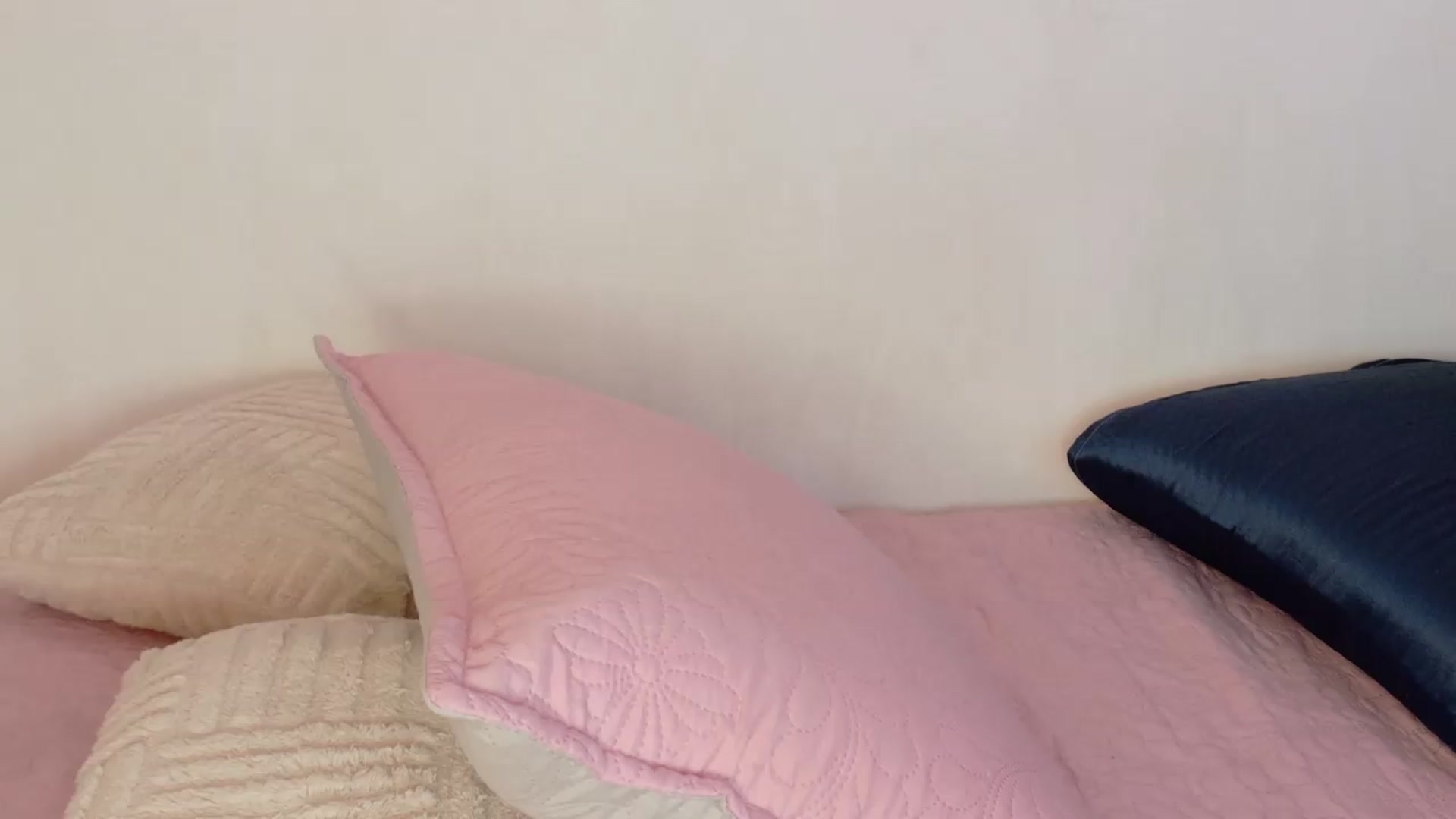 Gallery image thumbnail from HannaConnor's myfreecams stream on, 05/27/2026, 17:19 image 3 of 20